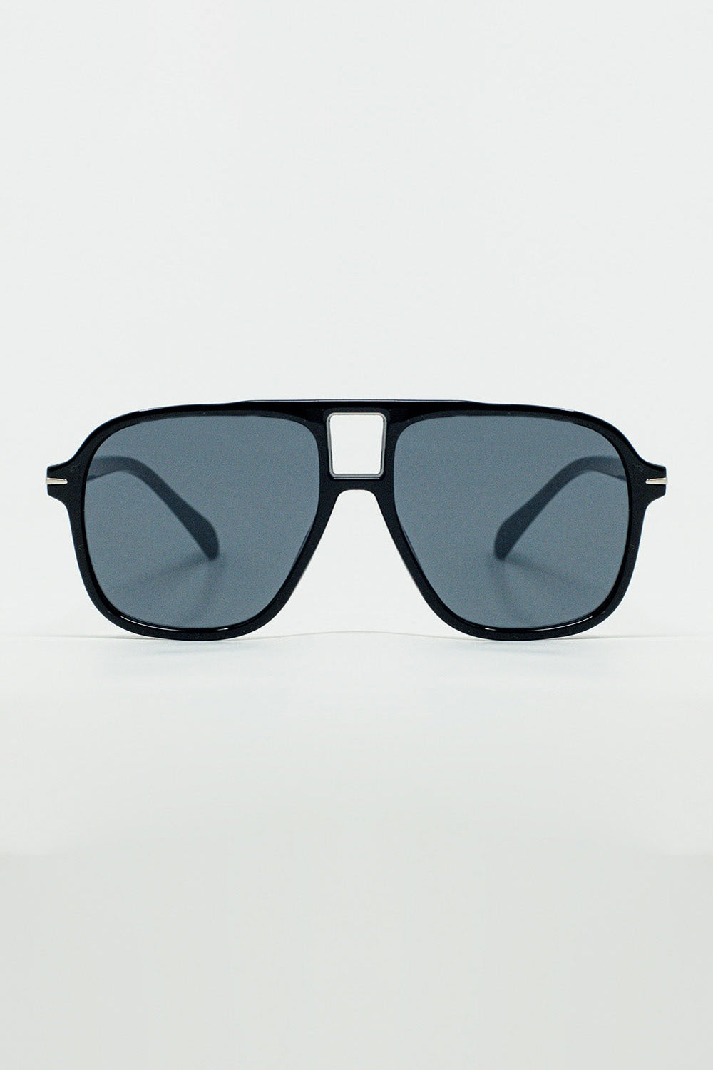 Q2 Occhiali da sole Oval Aviator con lenti nere fumé in nero