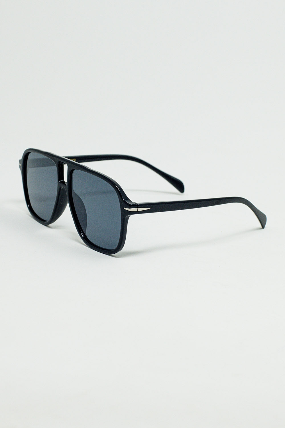 Occhiali da sole Oval Aviator con lenti nere fumé in nero