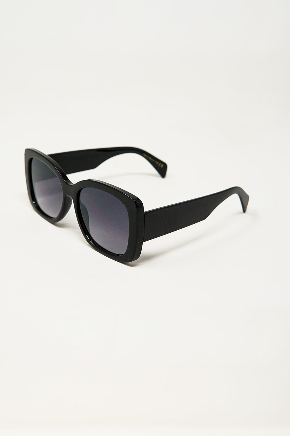 Occhiali da sole oversize con montatura sottile e squadrata in nero