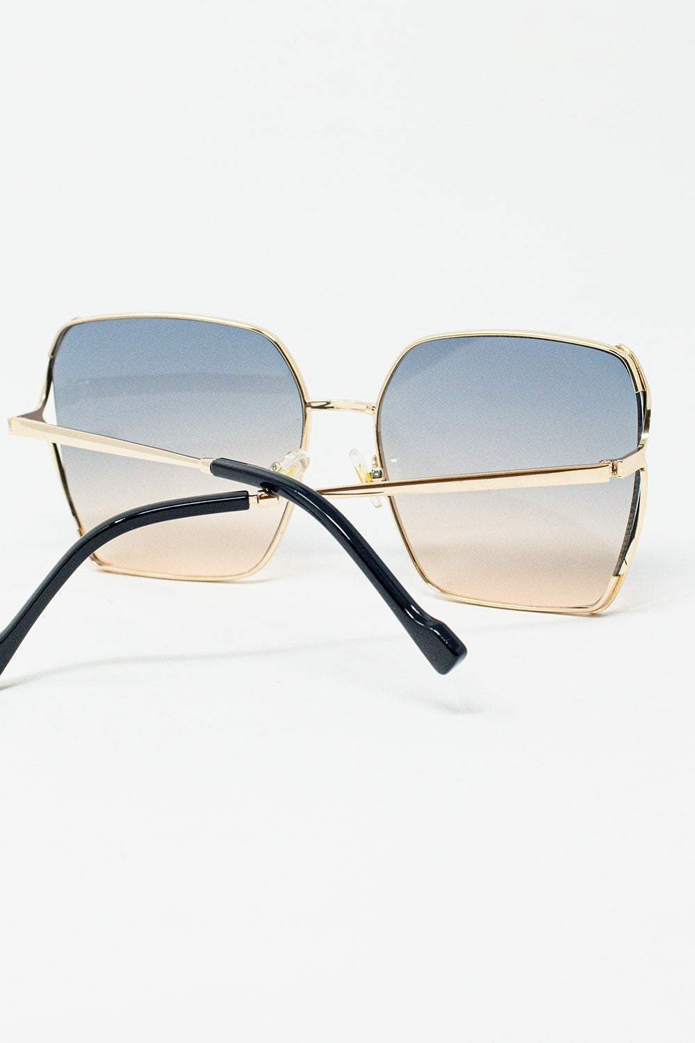 Occhiali da sole quadrati oversize in metallo con lenti blu sfumate