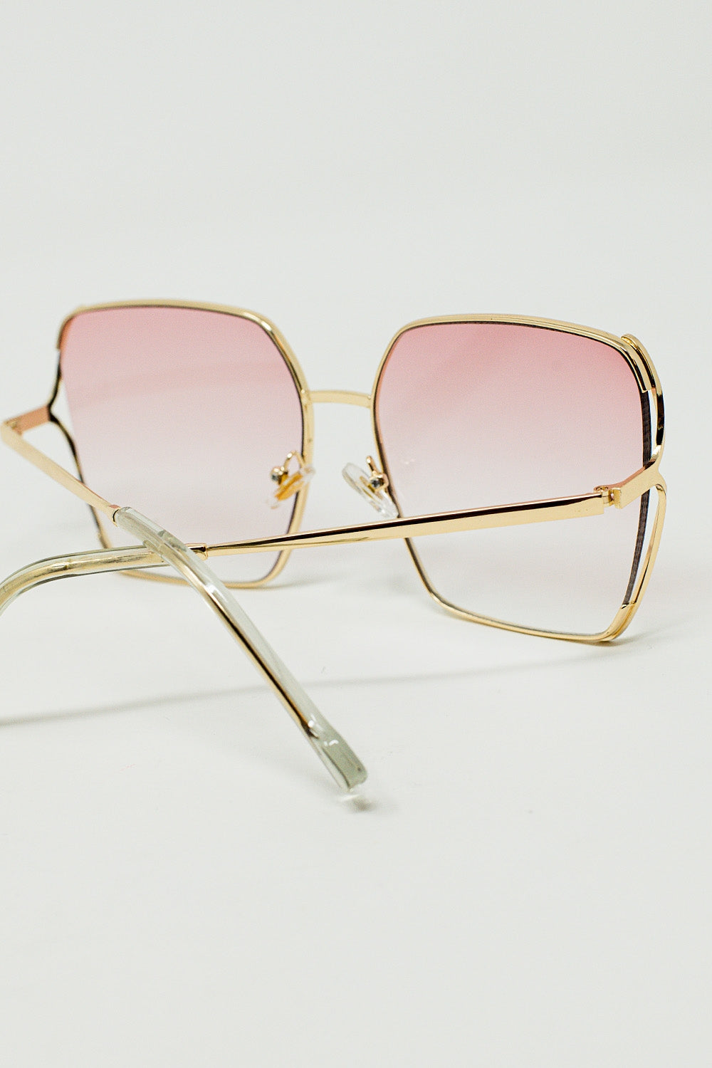 Occhiali da sole quadrati oversize in metallo con lenti sfumate rosa chiaro