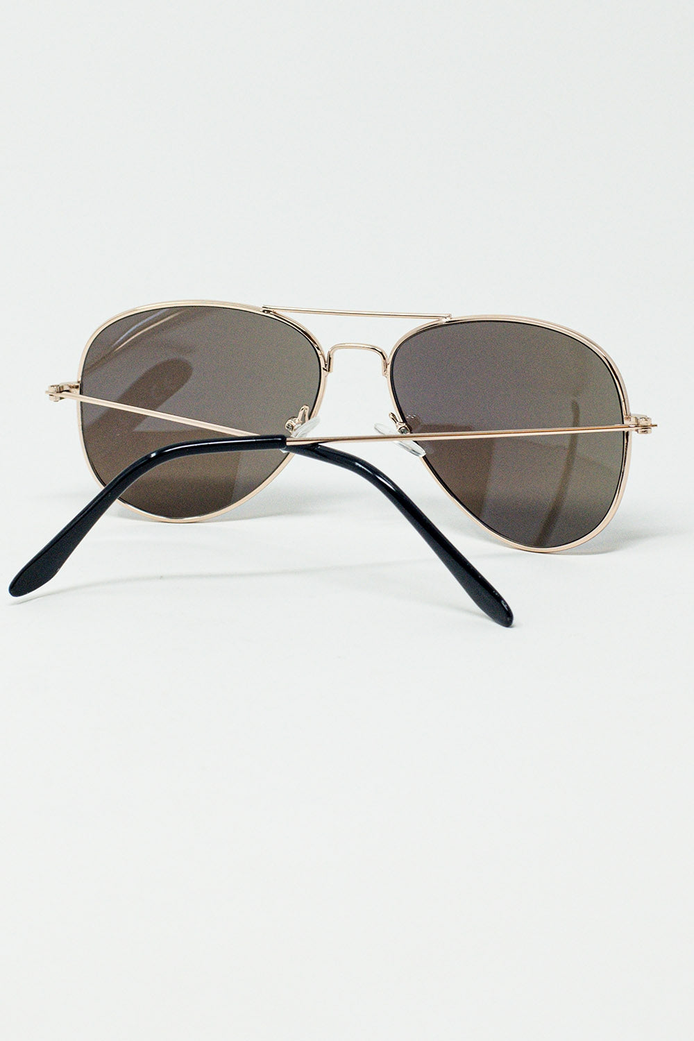 Occhiali da sole retro Aviator con lenti fumé blu e montatura dorata