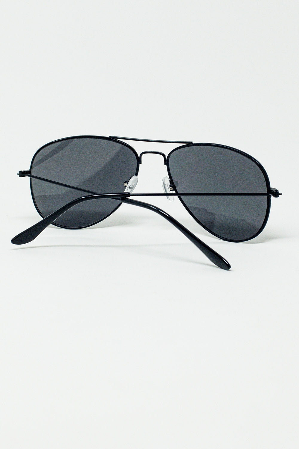 Occhiali da sole retro Aviator con lenti fumé in nero