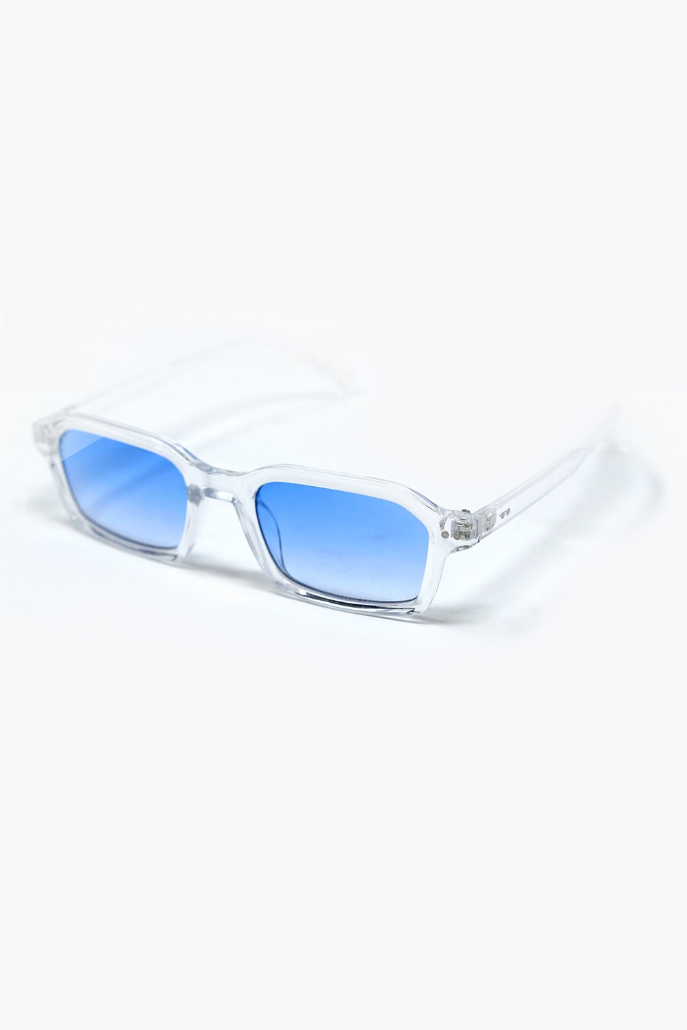 Occhiali da sole rettangolari con montatura spessa in acetato trasparente e lenti blu fumé