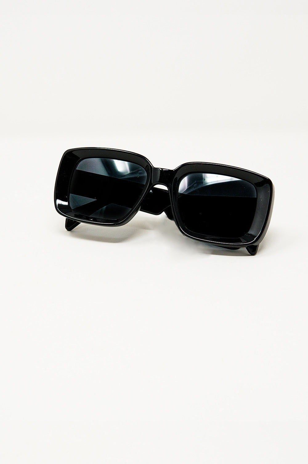 Occhiali da sole rettangolari oversize con montatura larga in nero