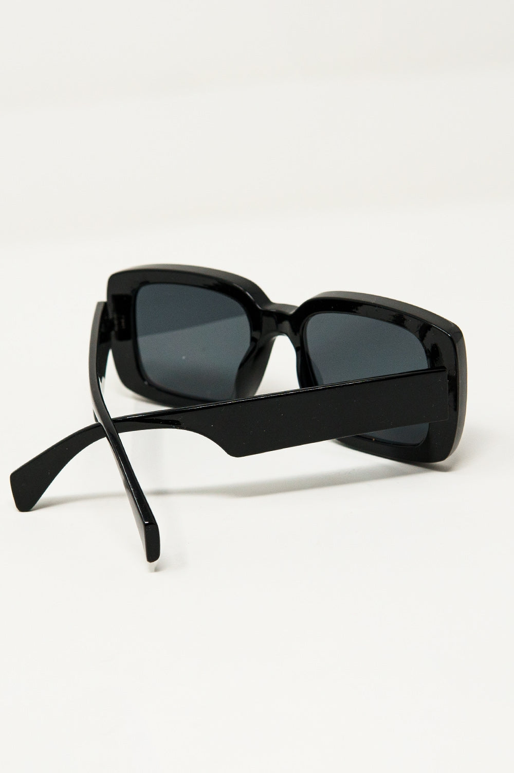 Occhiali da sole rettangolari oversize con montatura larga in nero