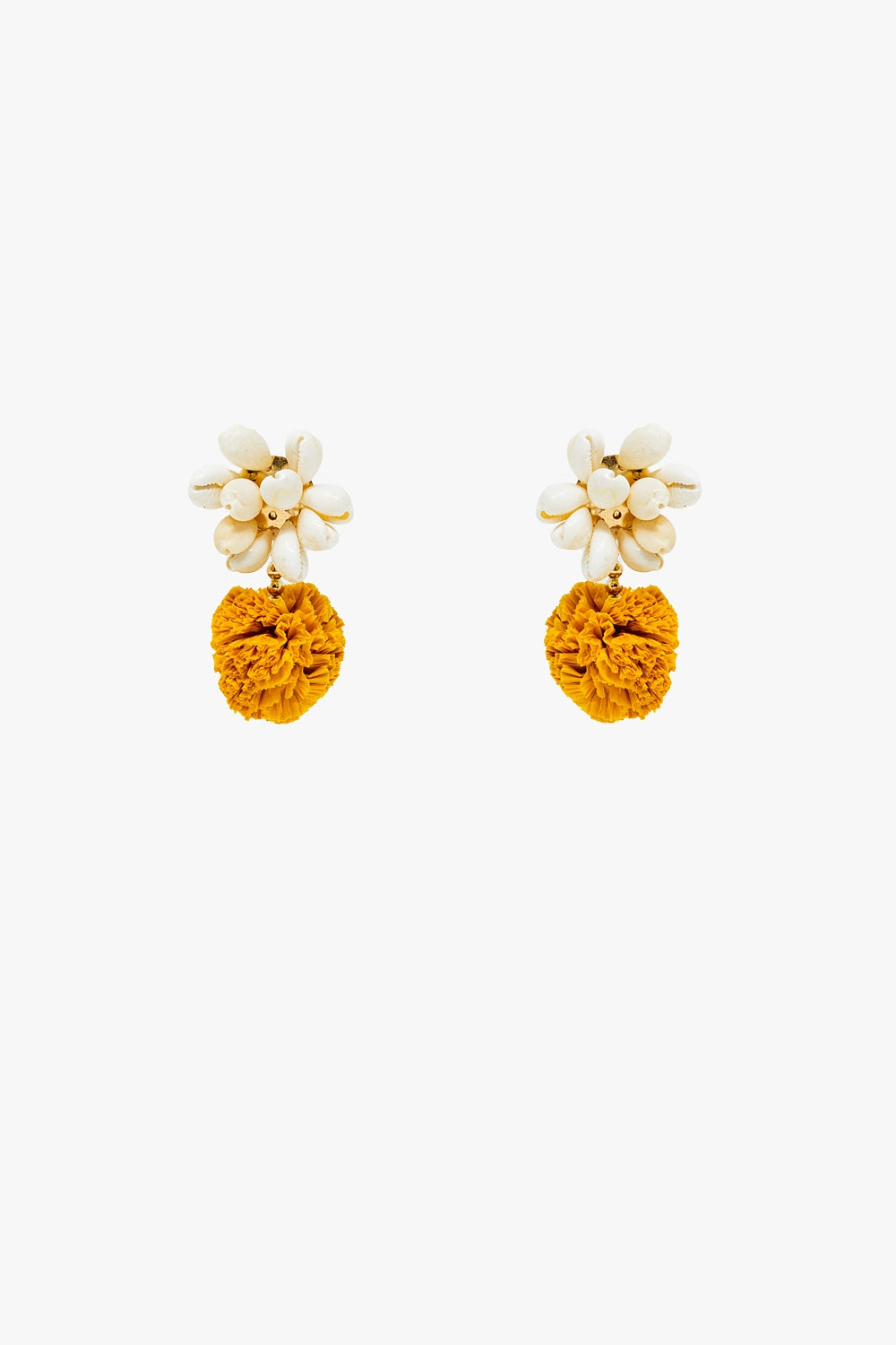 Q2 Orecchini con conchiglie color crema e pom pom gialli