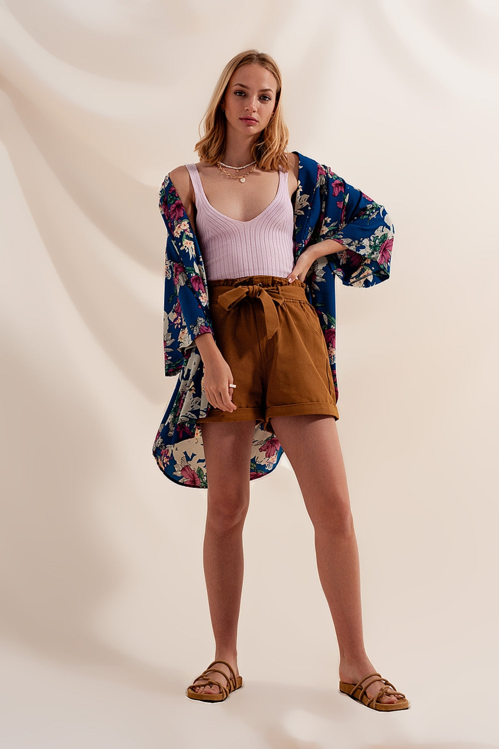 Pantaloncini cammello con cintura in vita
