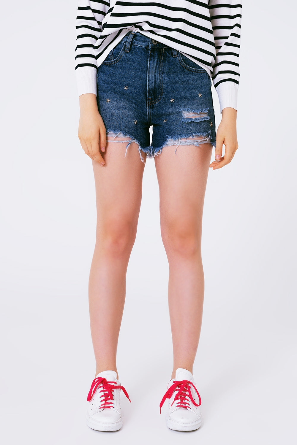 pantaloncini con borchie a stella