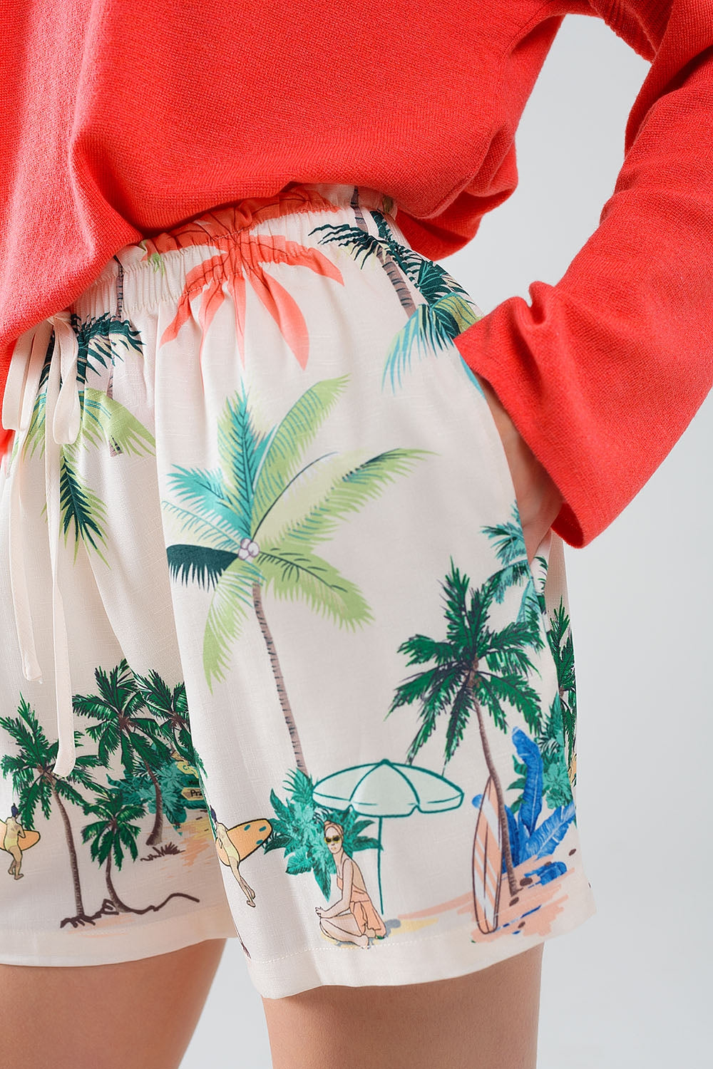 Pantaloncini crema con stampa spiaggia e vita elastica