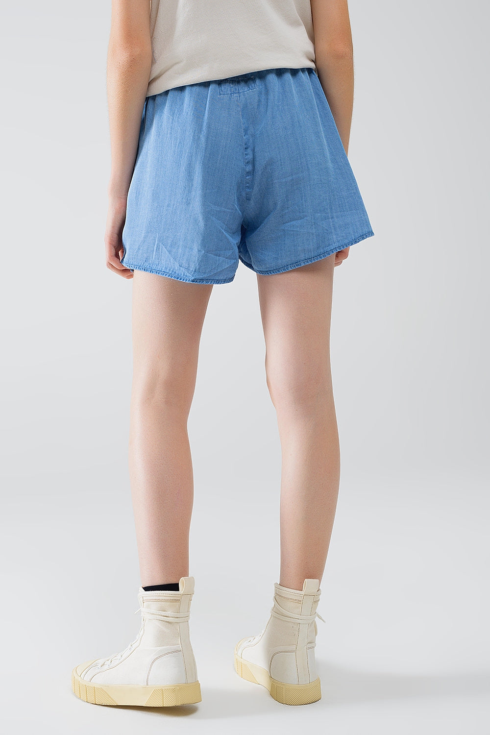 Pantaloncini di Tencel fluidi con tasche laterali