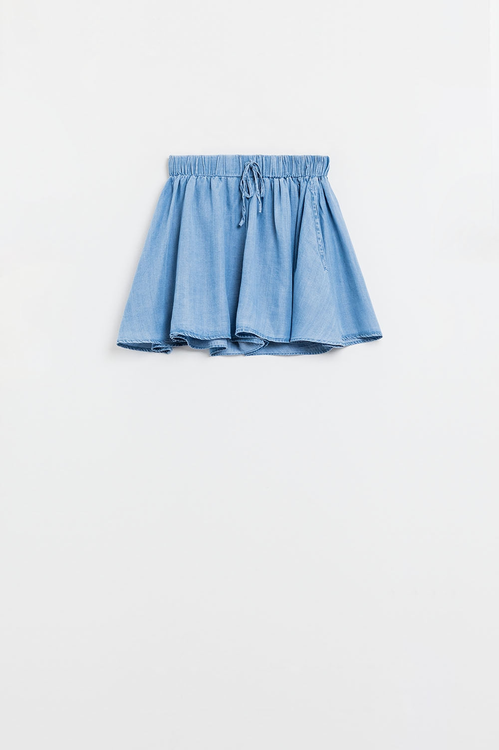 Pantaloncini di Tencel fluidi con tasche laterali