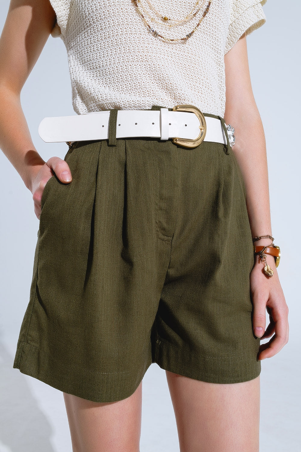 Pantaloncini kaki con tasche e vita elastica