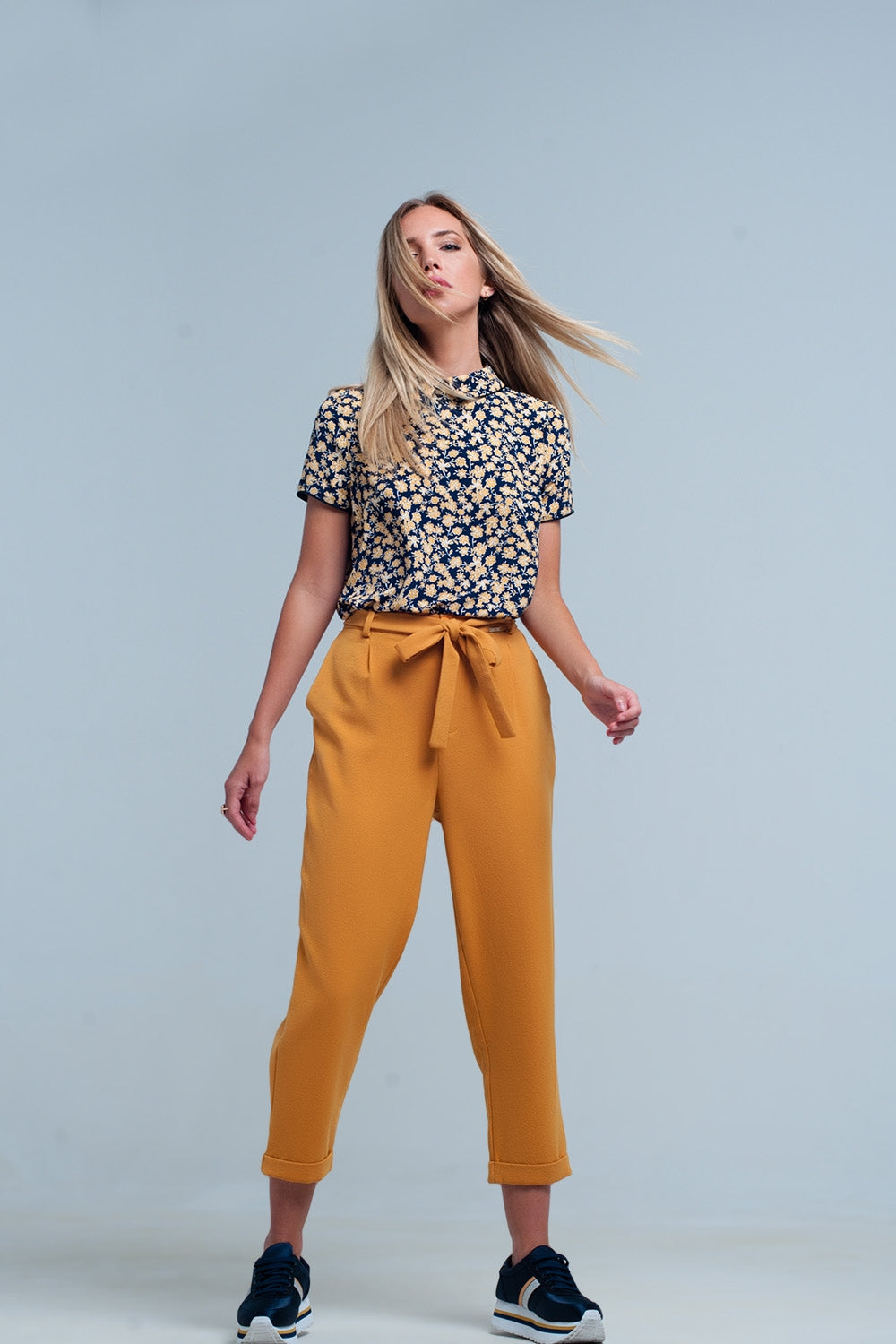 Pantalone senape a vita alta con cintura