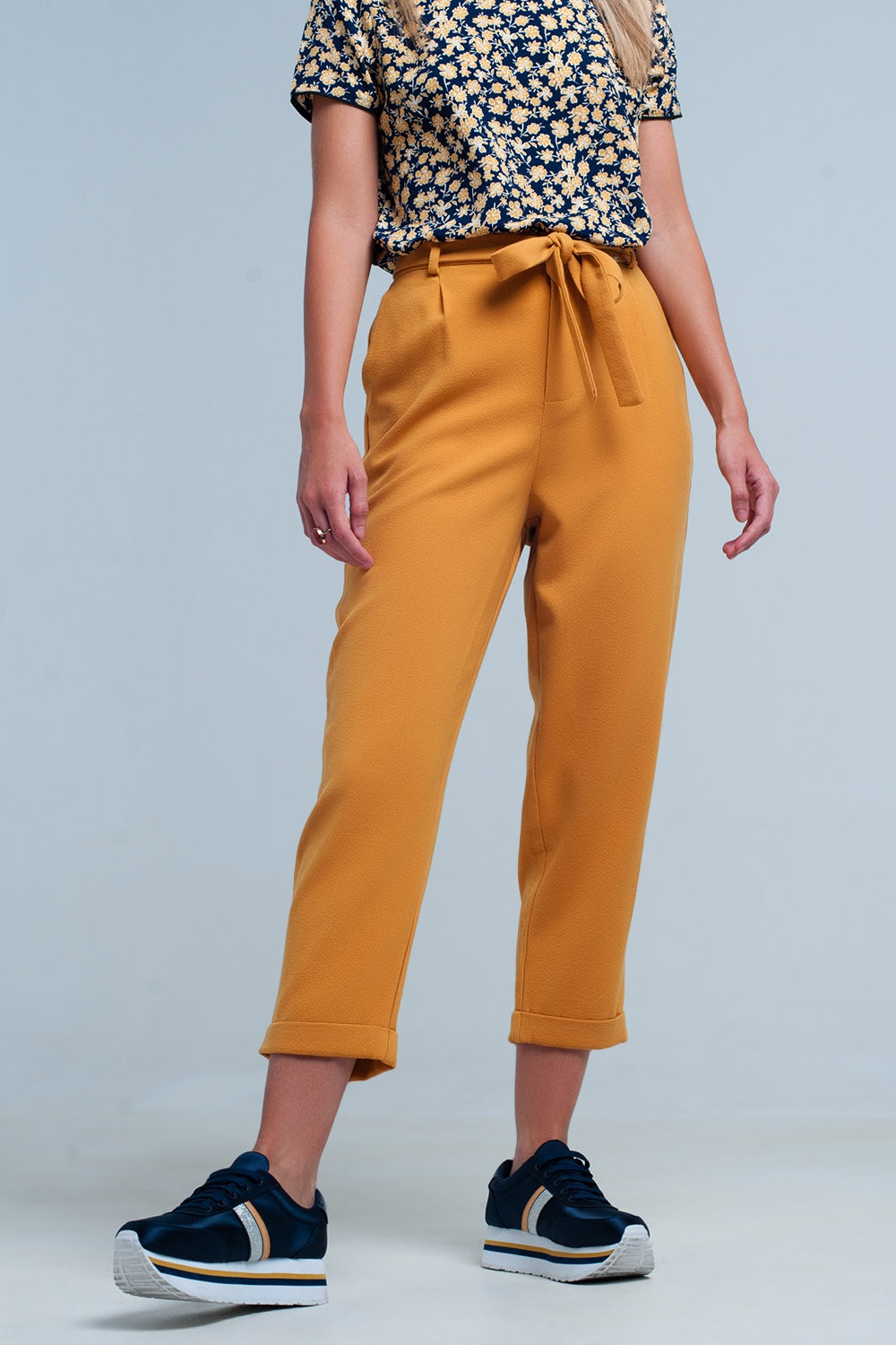 Pantalone senape a vita alta con cintura