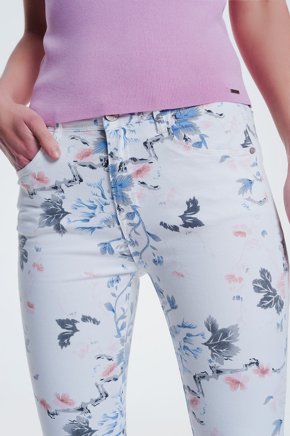 Pantalone skinny bianchi con stampa floreale