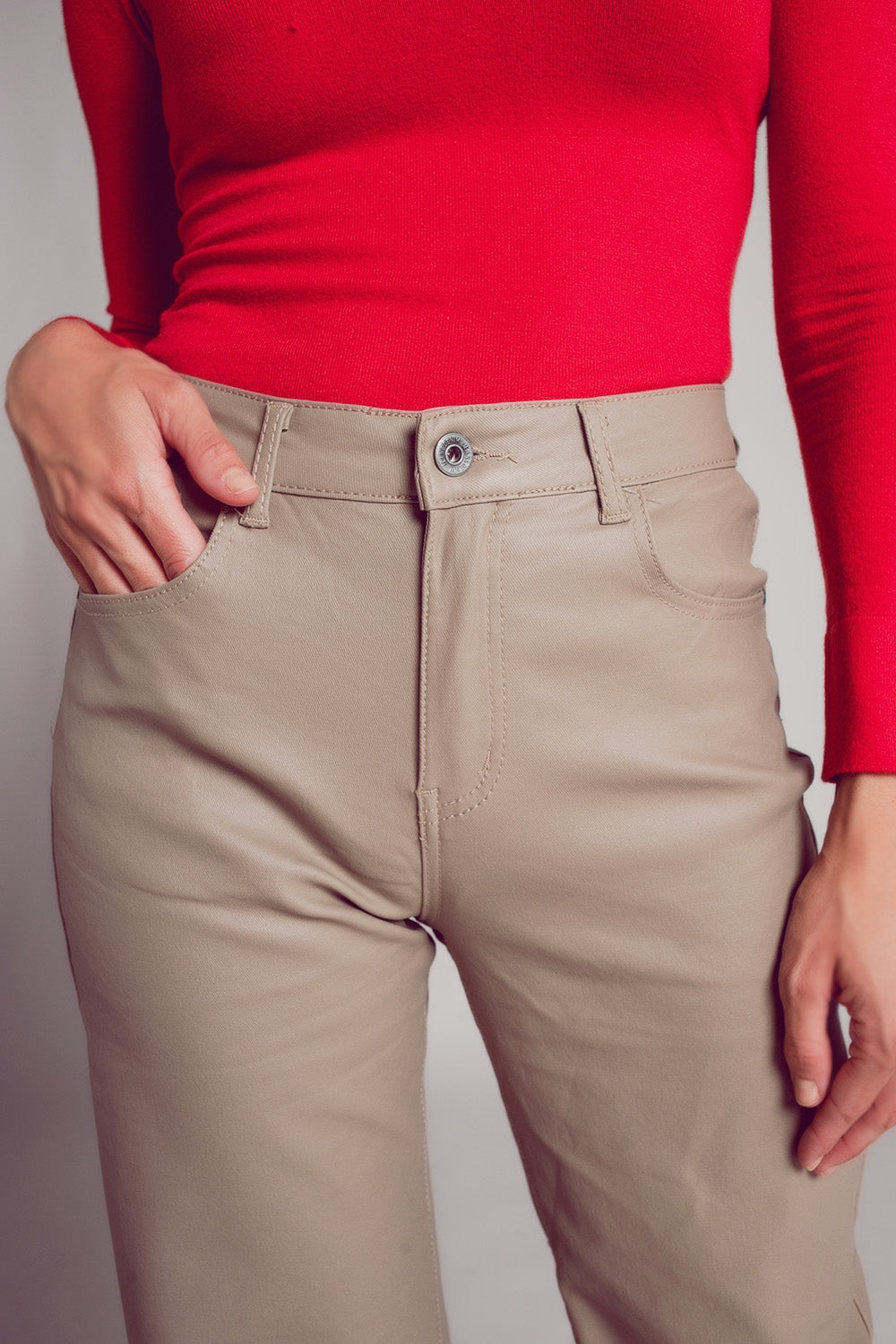 Pantaloni a fondo ampio in pelle sintetica beige