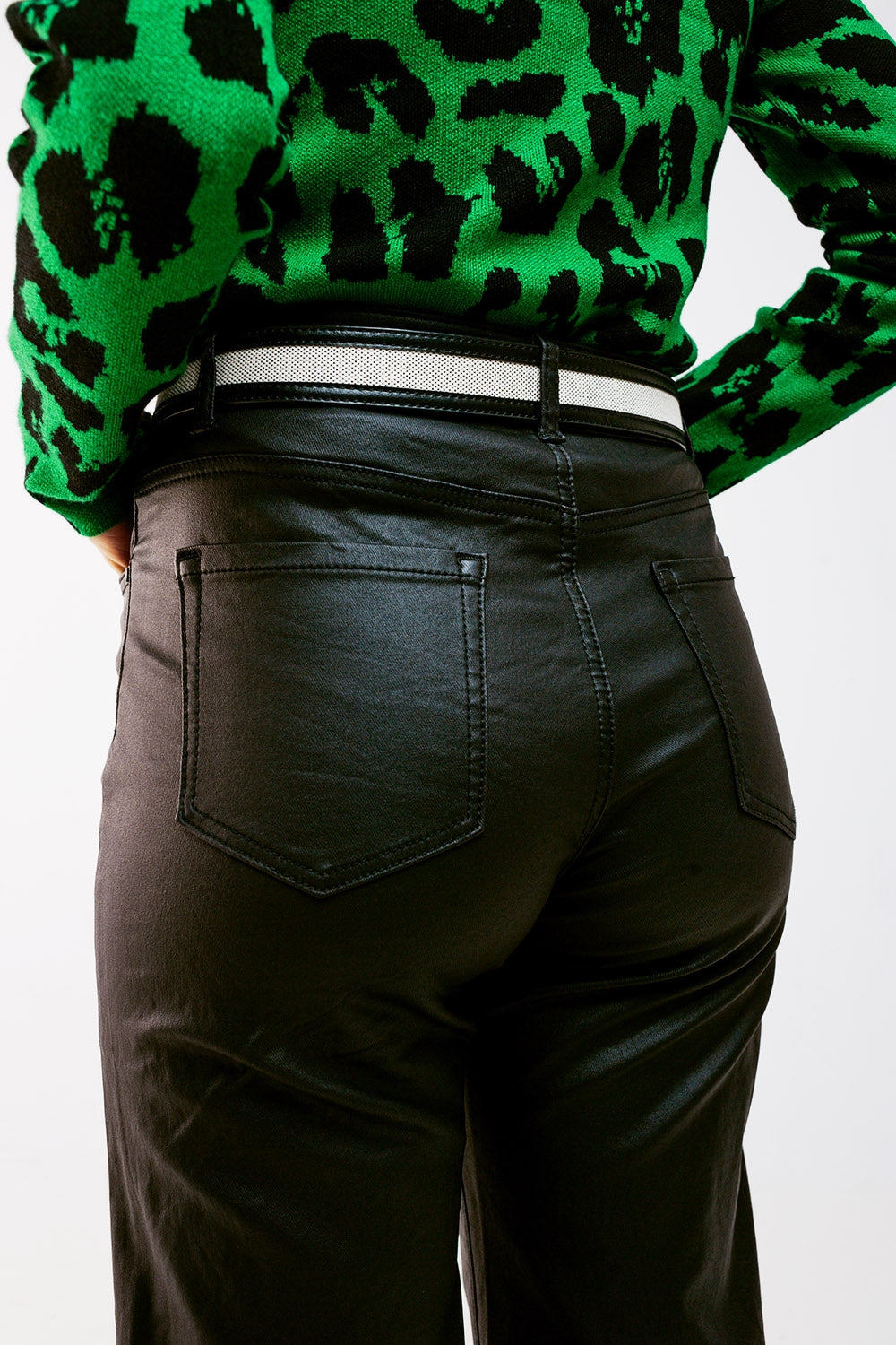 Pantaloni a fondo ampio in pelle sintetica neri