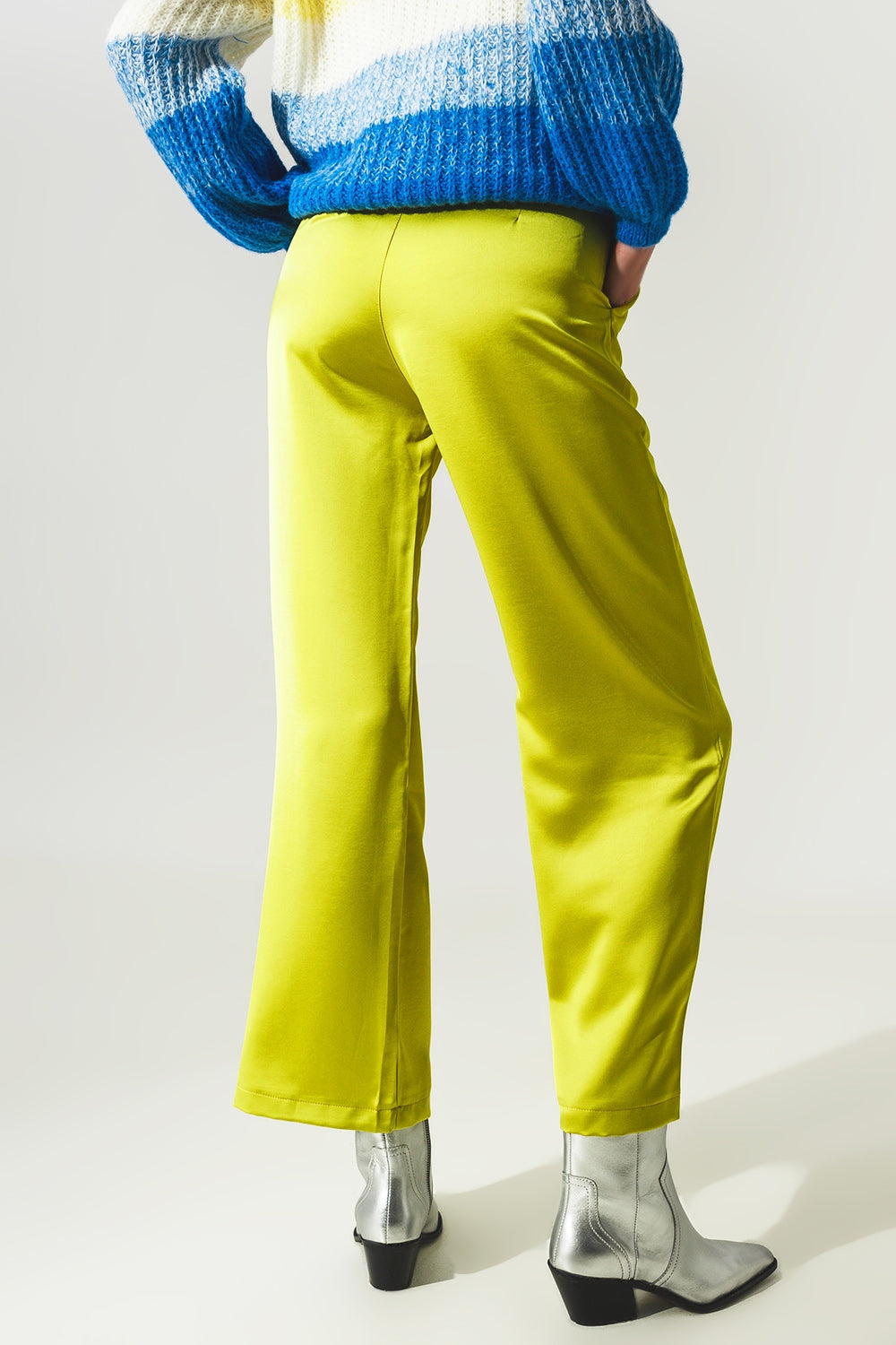 Pantaloni a fondo ampio in raso color verde lime