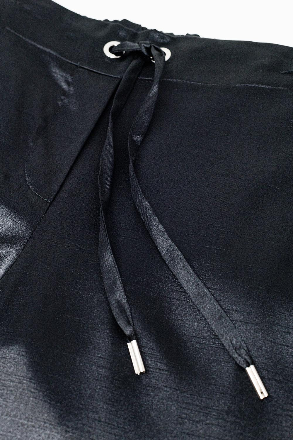 Pantaloni a gamba larga a vita alta in raso nero con coulisse