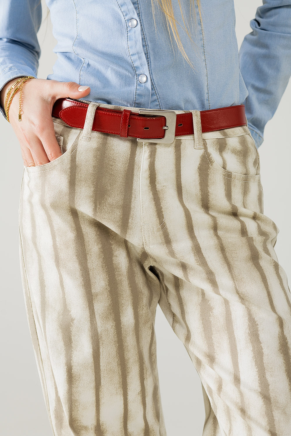 Pantaloni a gamba larga beige a righe elastiche