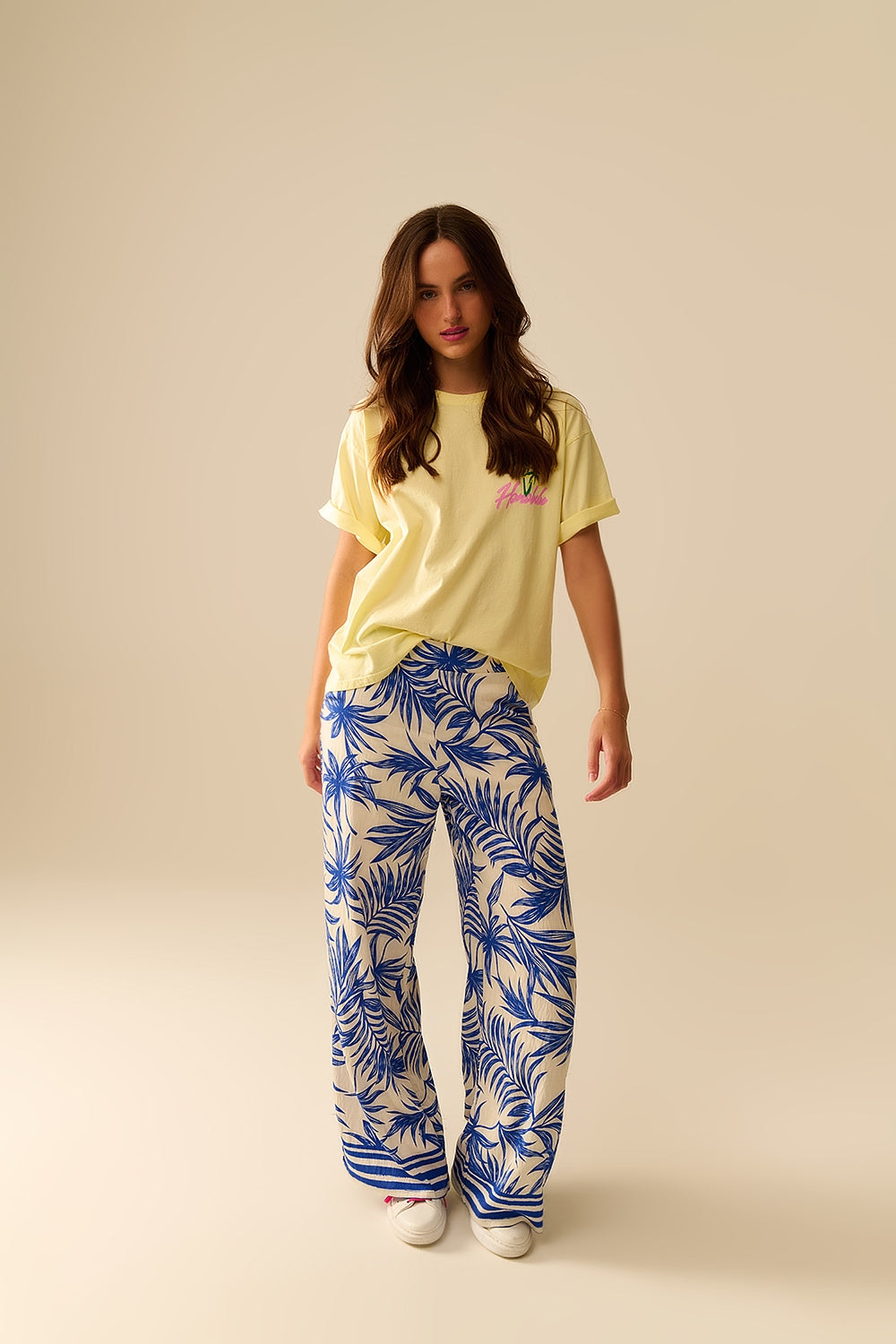 Pantaloni a gamba larga bianchi con stampa tropicale blu