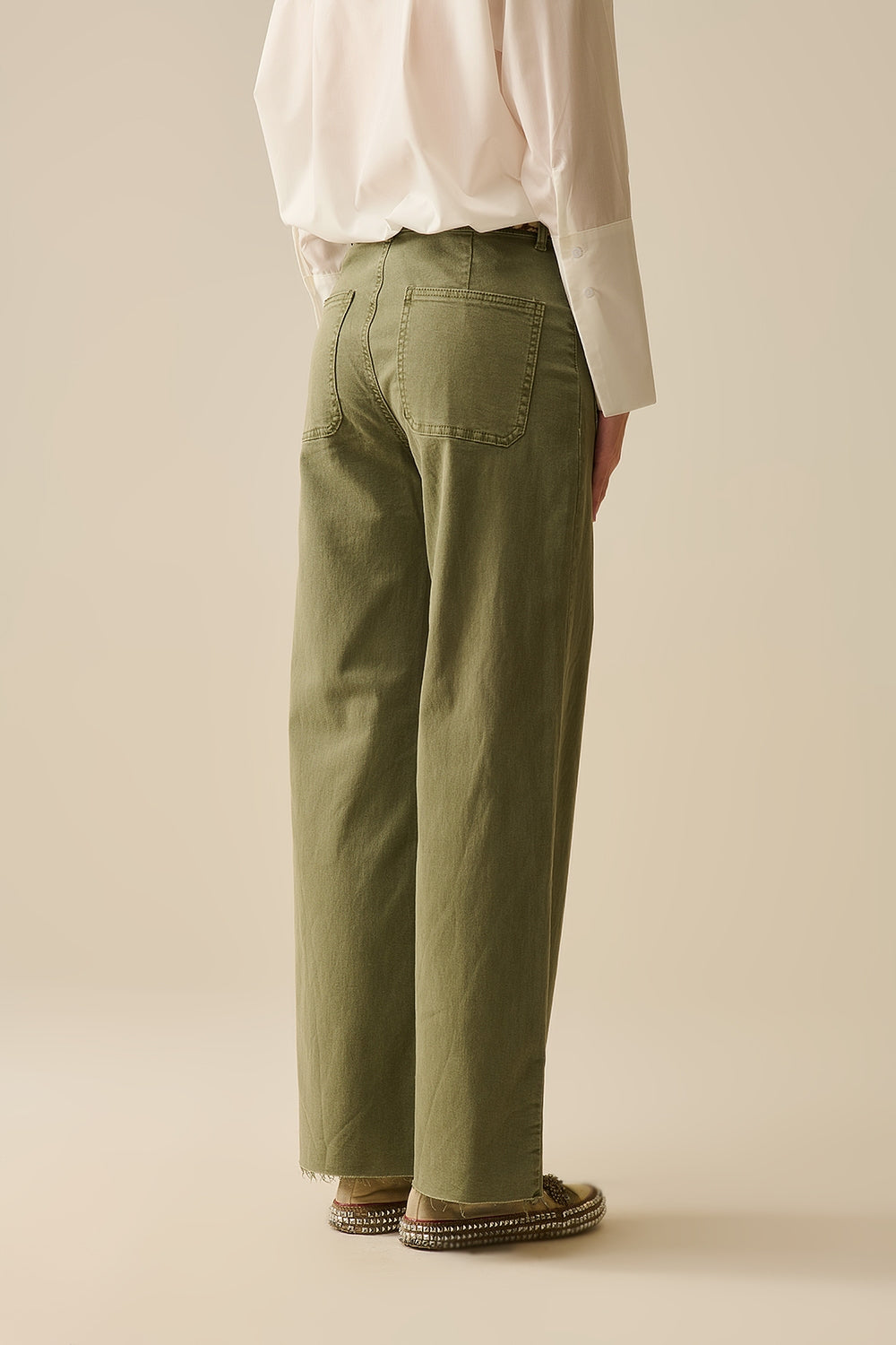 pantaloni a gamba larga con tasche anteriori in Khaki