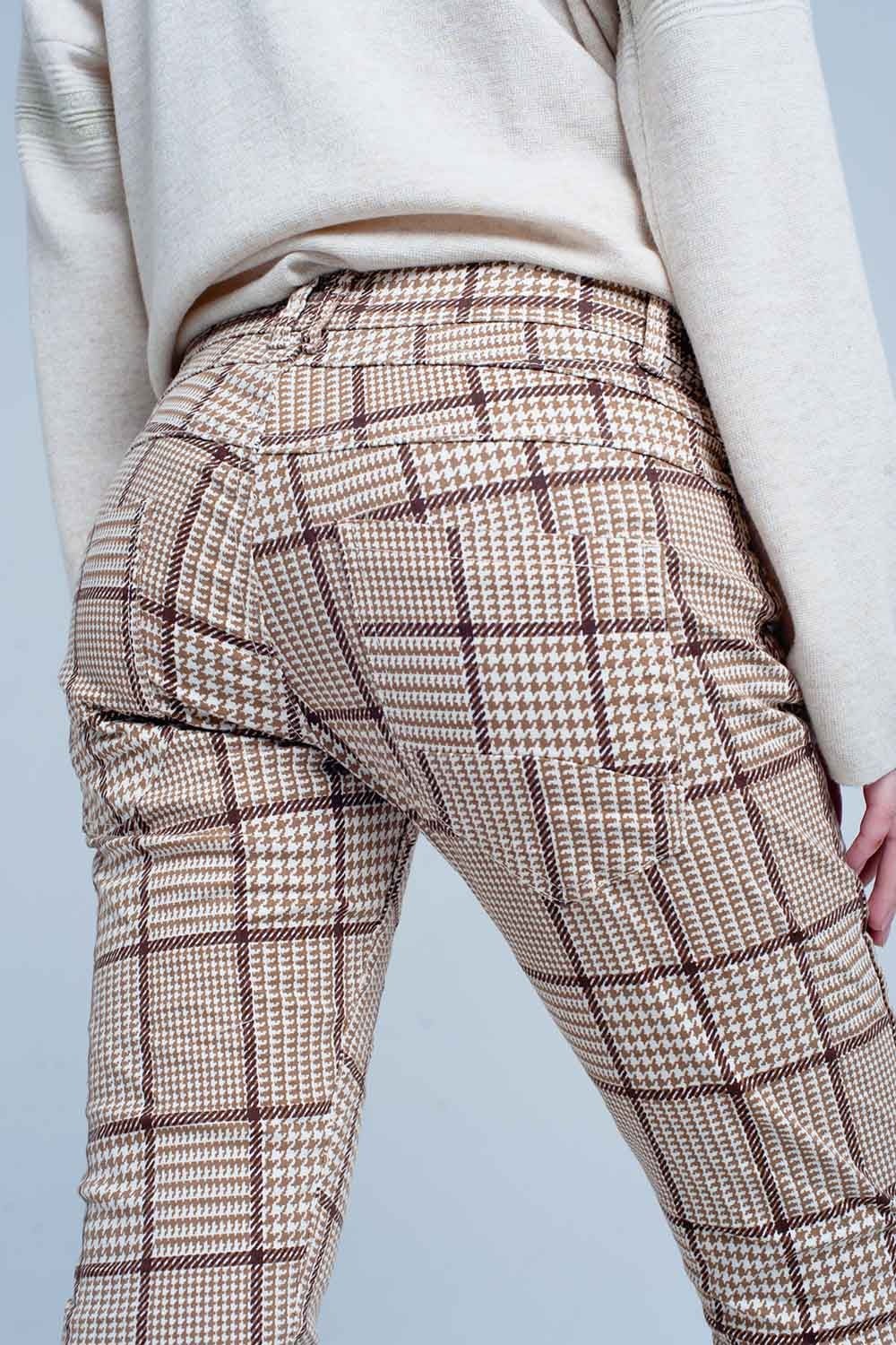 Pantaloni a quadri beige con pulsante