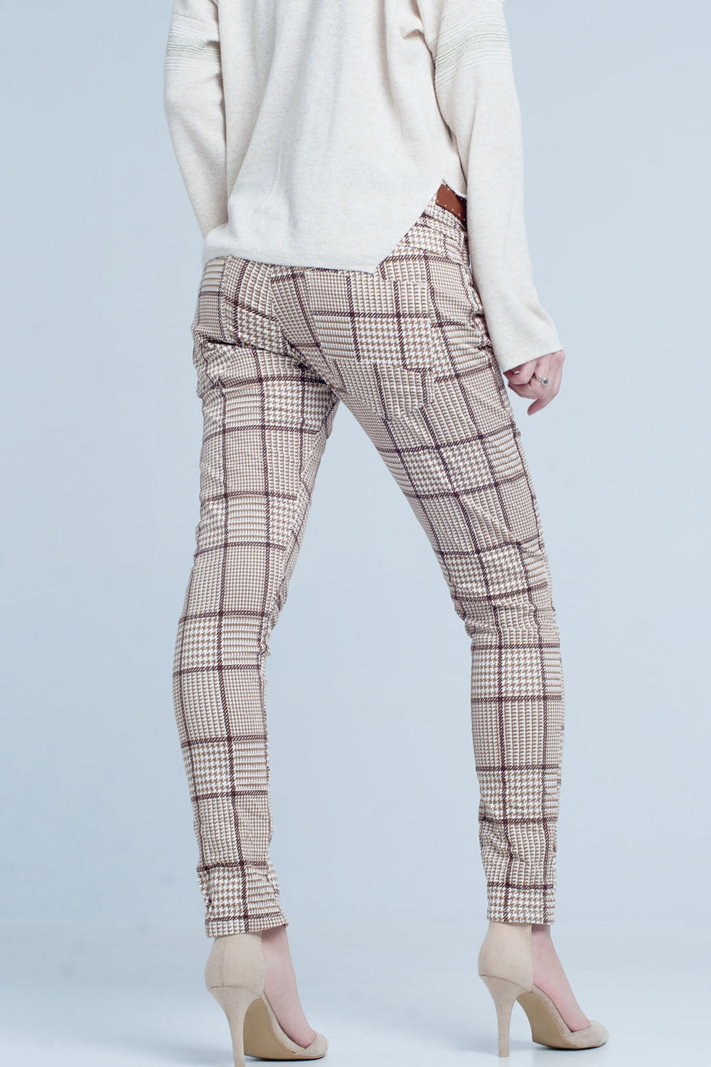 Pantaloni a quadri beige con pulsante
