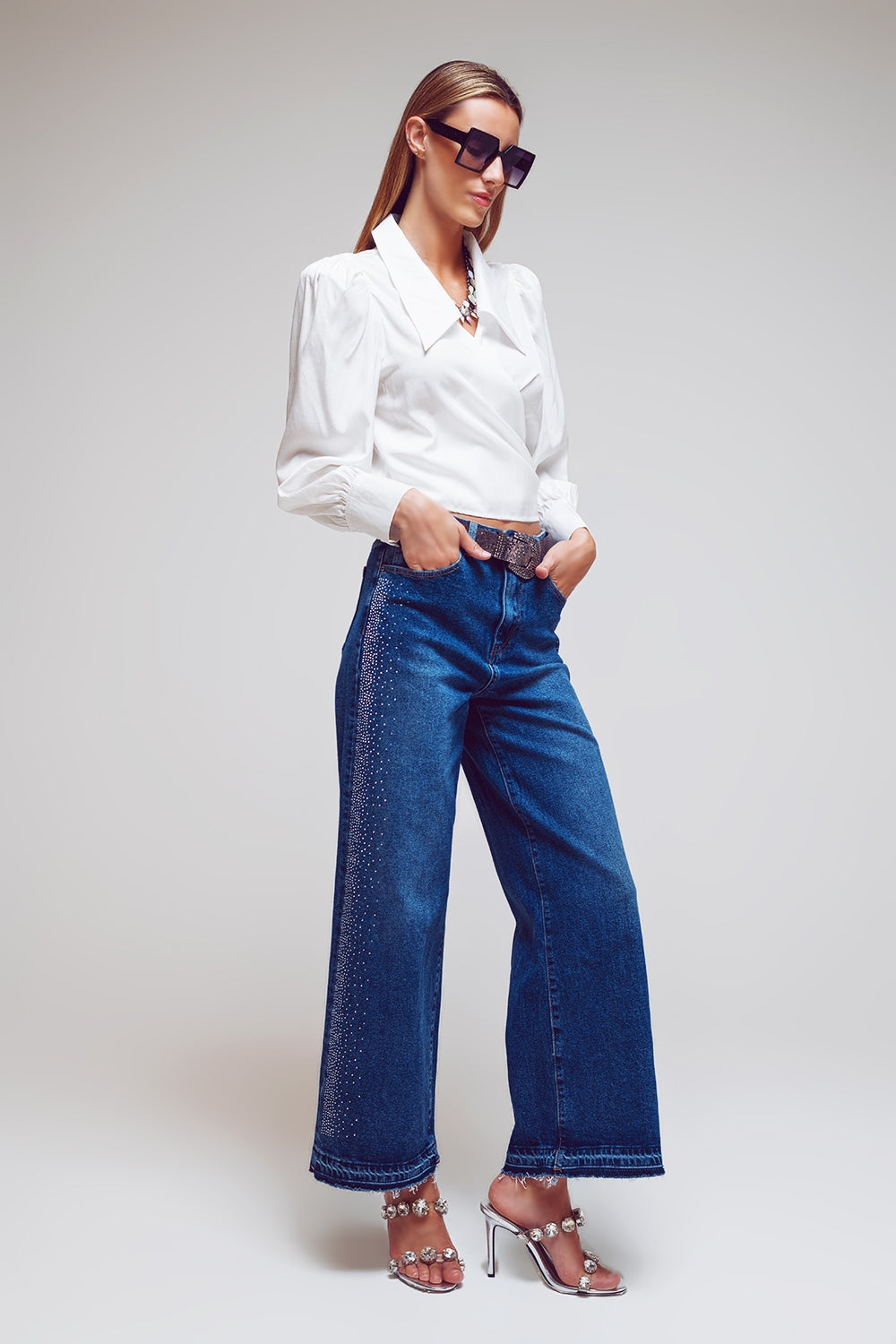 Pantaloni a zampa con dettagli in diamante sul lato lavaggio medio