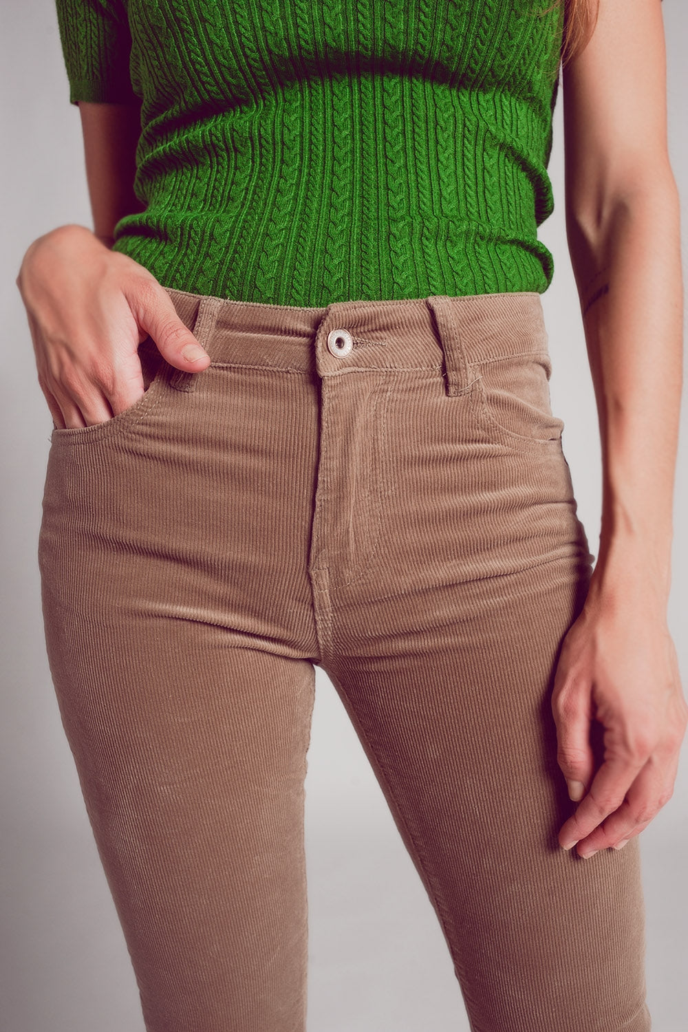 Pantaloni a zampa in velluto a coste beige