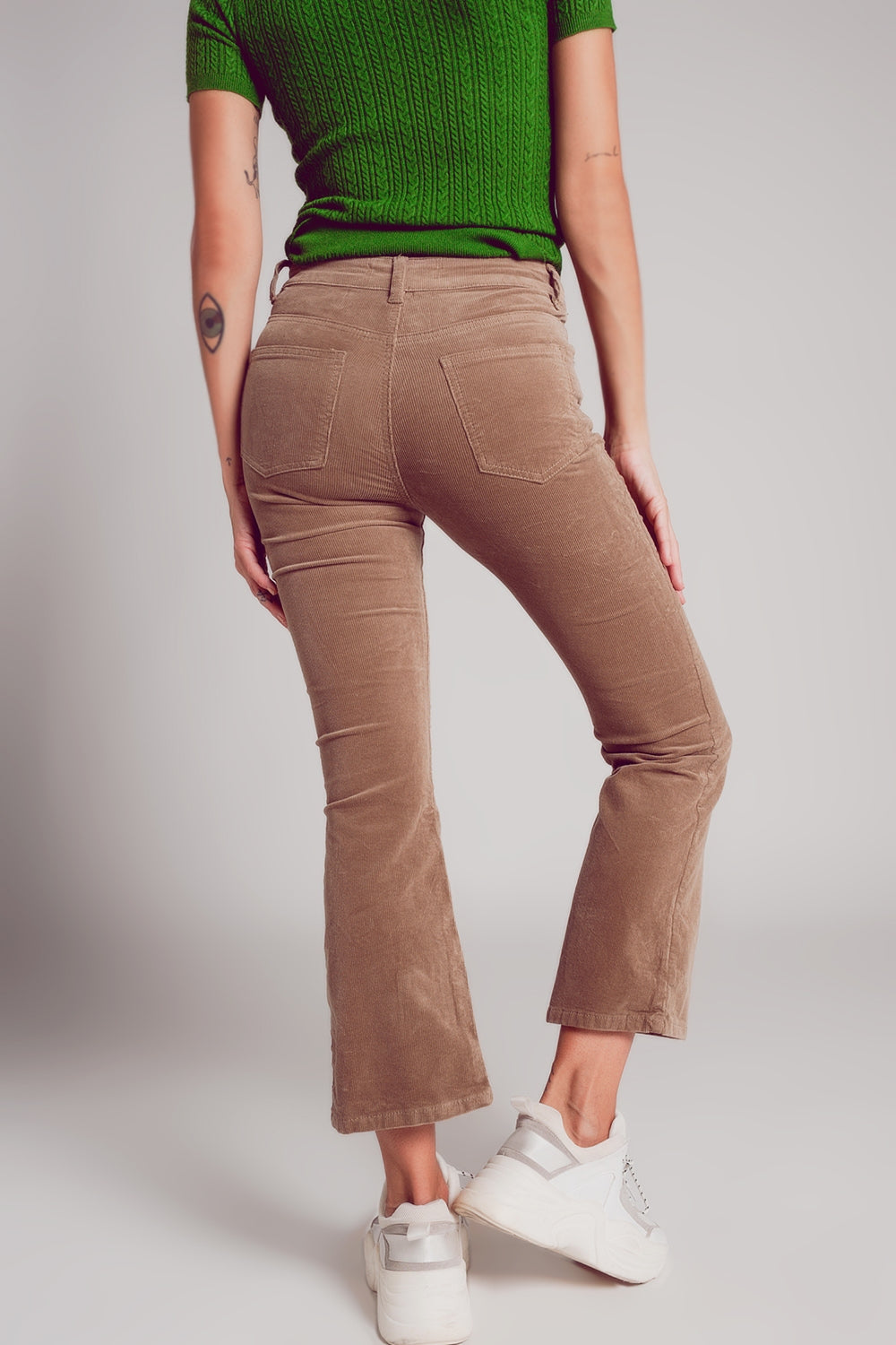 Pantaloni a zampa in velluto a coste beige