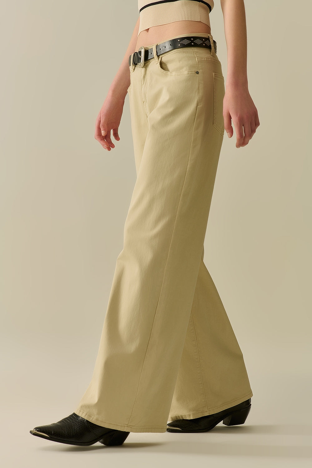 Pantaloni beige dritti a gamba larga