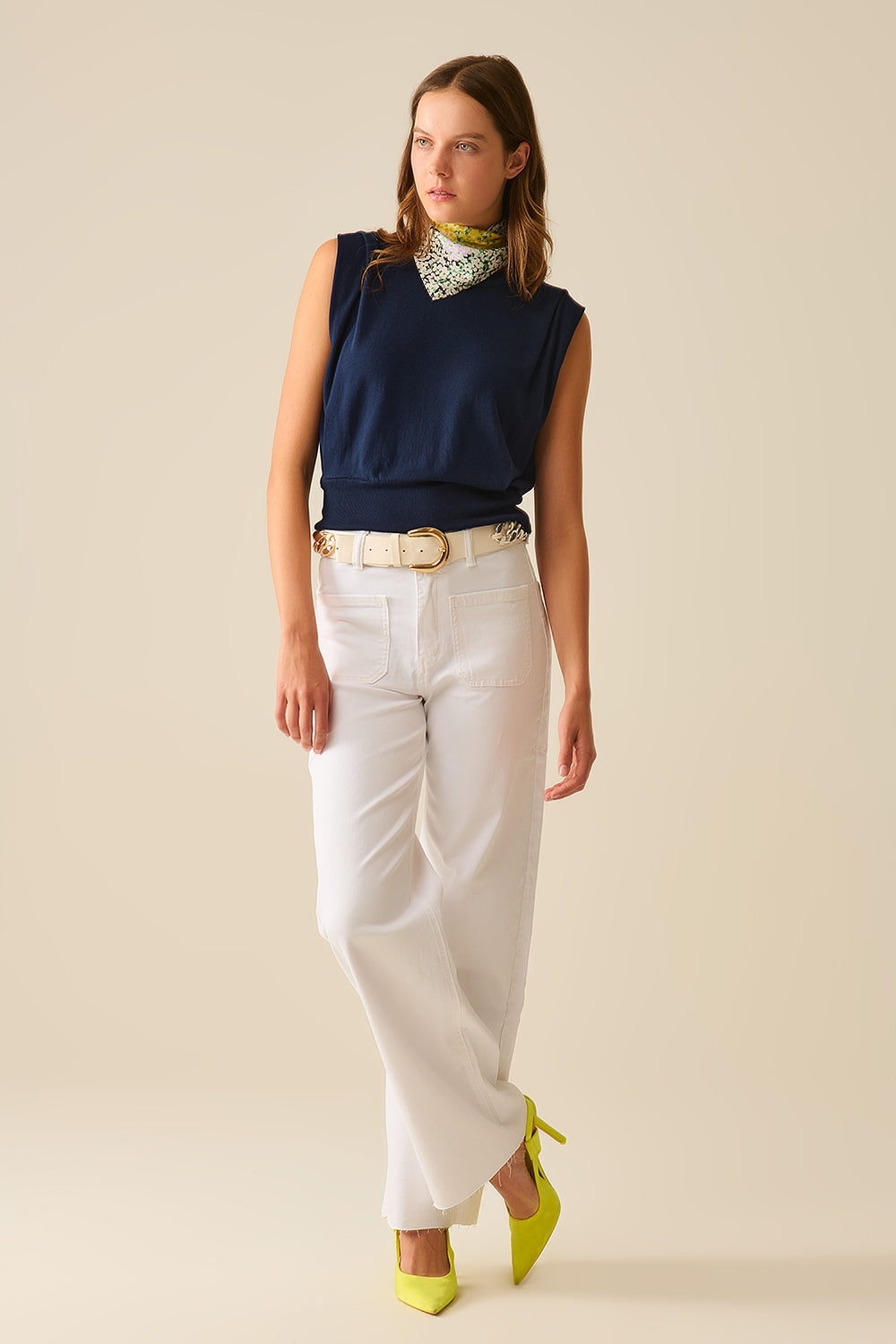 Pantaloni bianchi a gamba dritta con tasche frontali