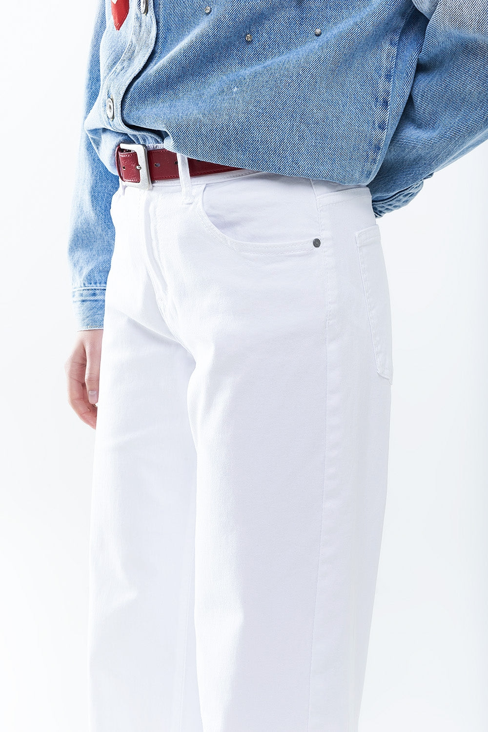 Pantaloni bianchi a gamba larga