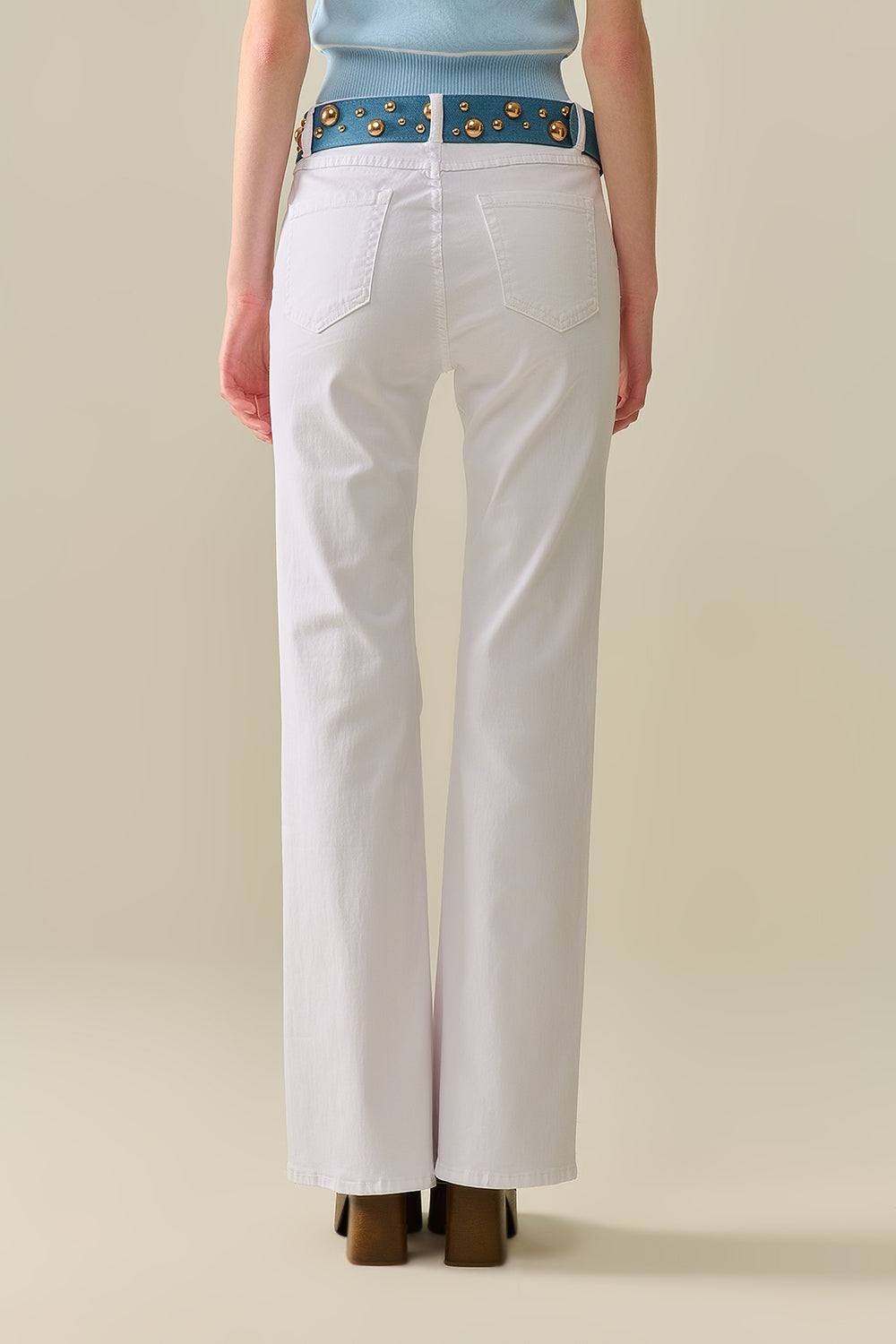 Pantaloni Bianchi Comodi e Elasticizzati a Zampa