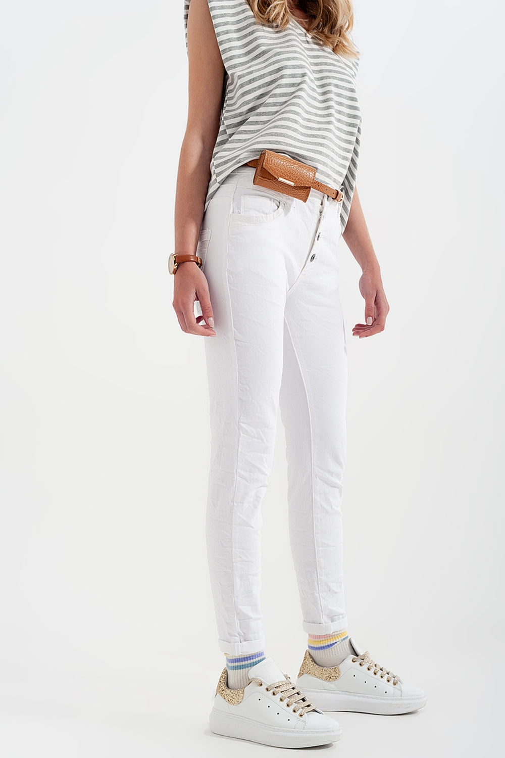Pantaloni boyfriend bianco con dettaglio tascabile di paillettes