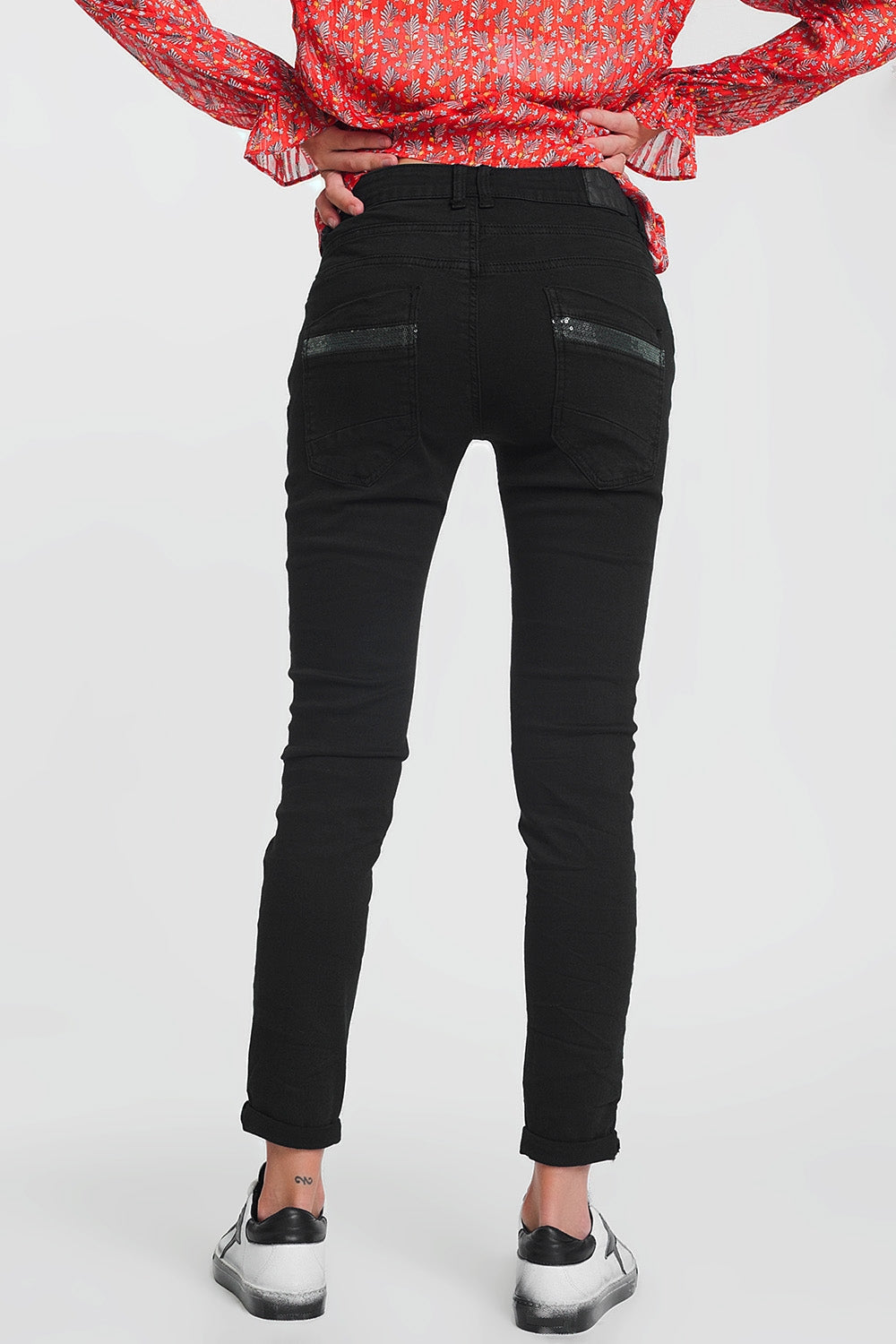 Pantaloni boyfriend nero con dettaglio tascabile di paillettes