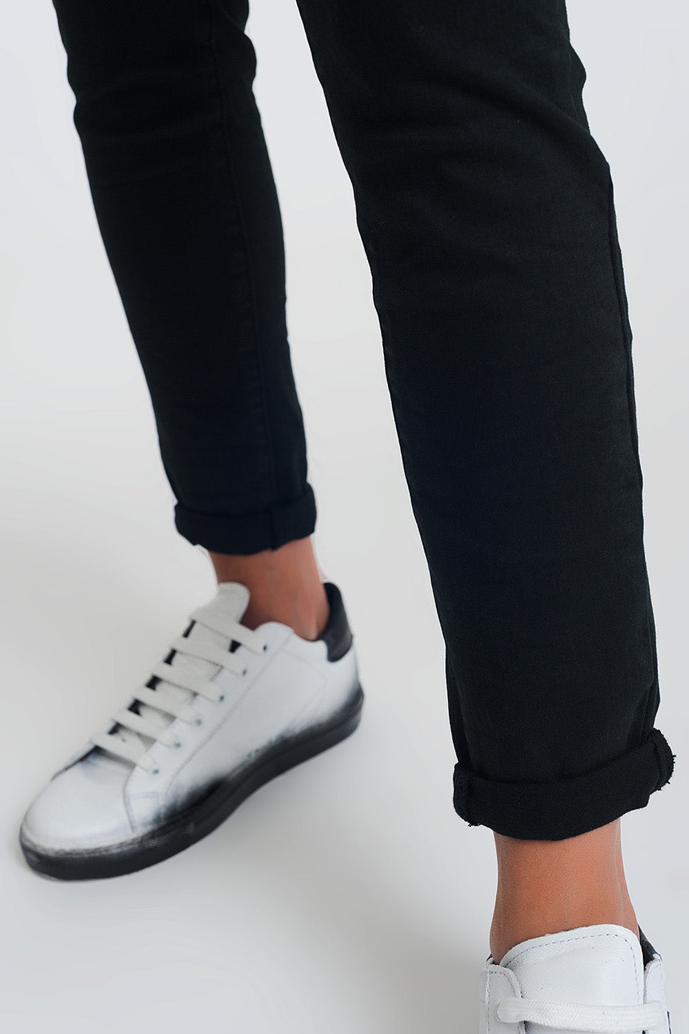 Pantaloni boyfriend nero con dettaglio tascabile di paillettes