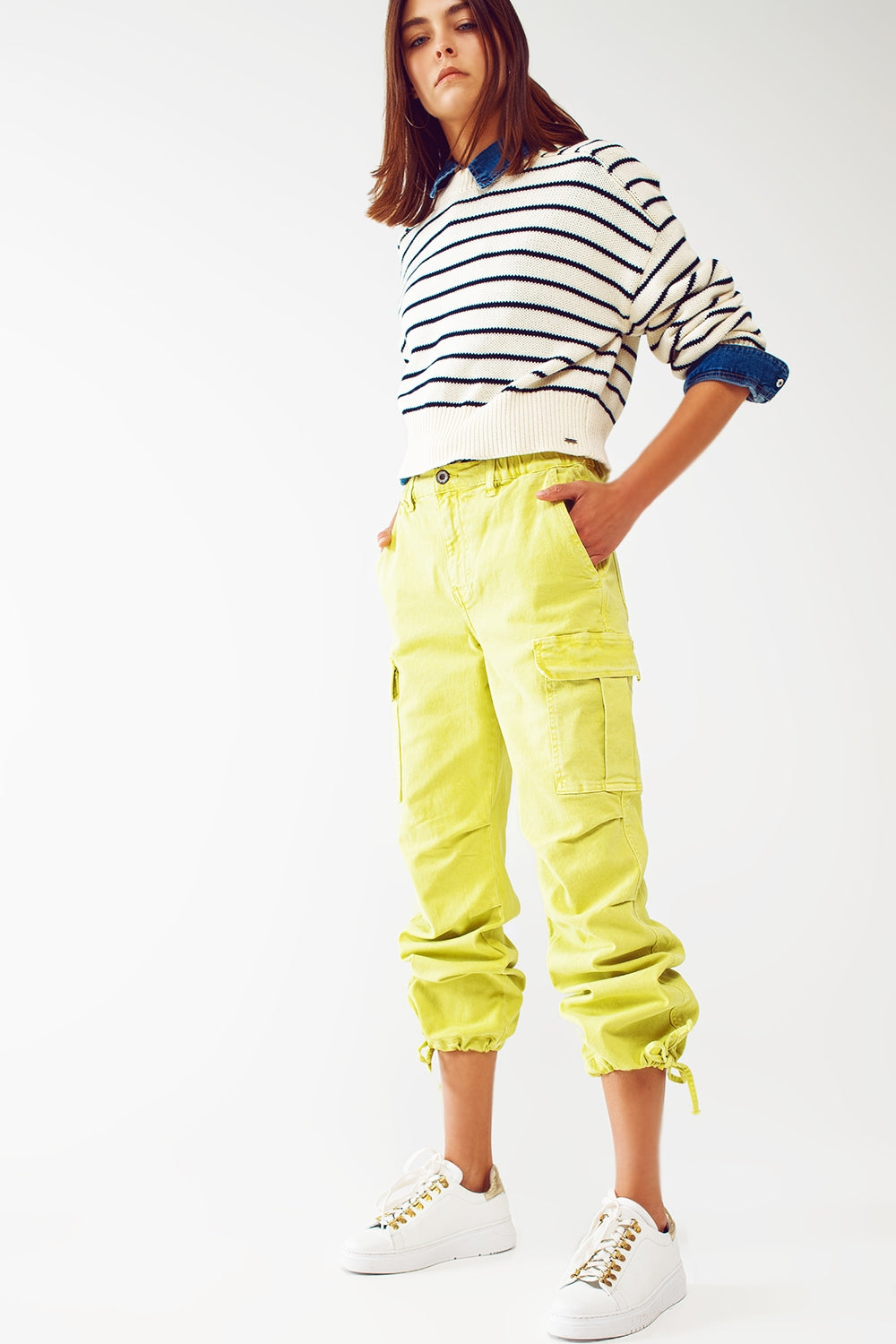 Pantaloni cargo con estremità a nappine in lime