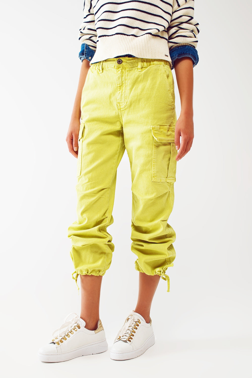 Pantaloni cargo con estremità a nappine in lime
