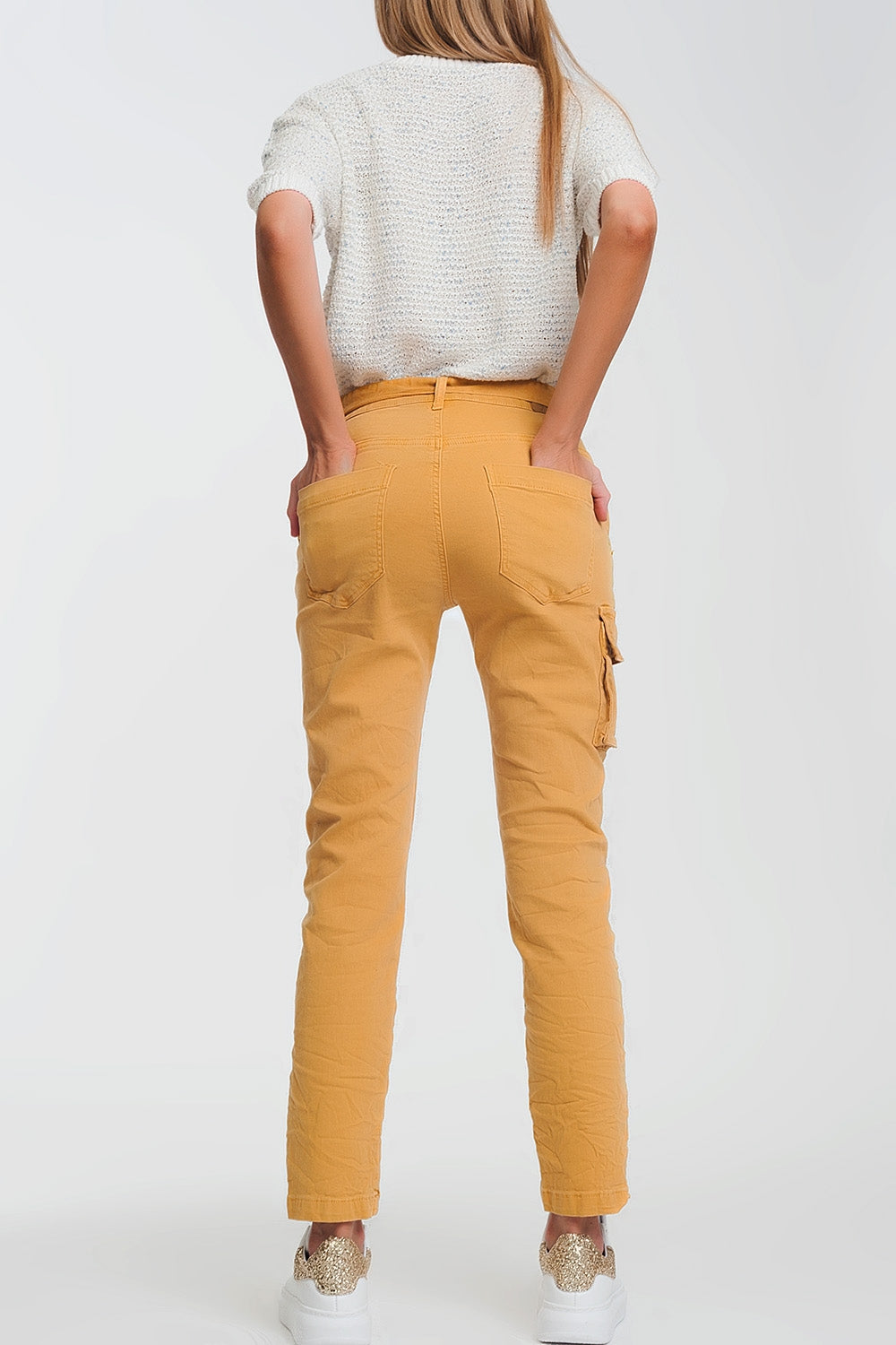 Pantaloni cargo mustard con cintura