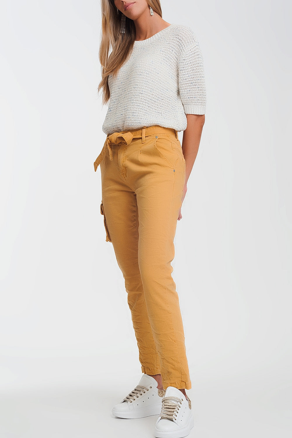 Pantaloni cargo mustard con cintura