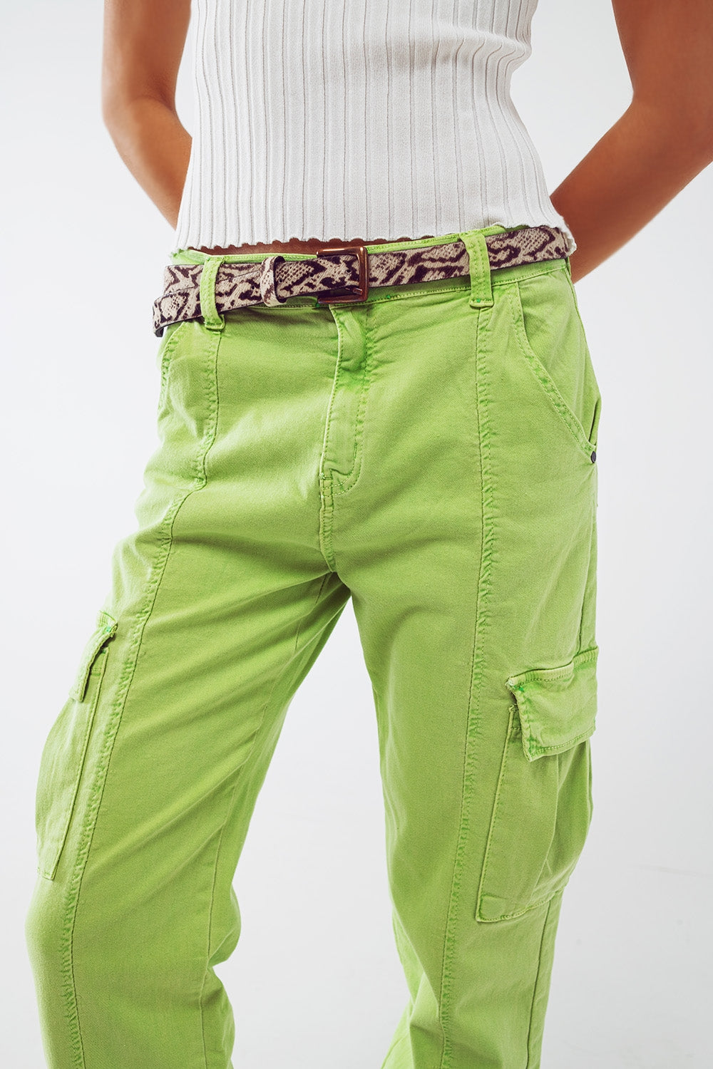 Pantaloni cargo verde menta con vita e fondo elasticizzati