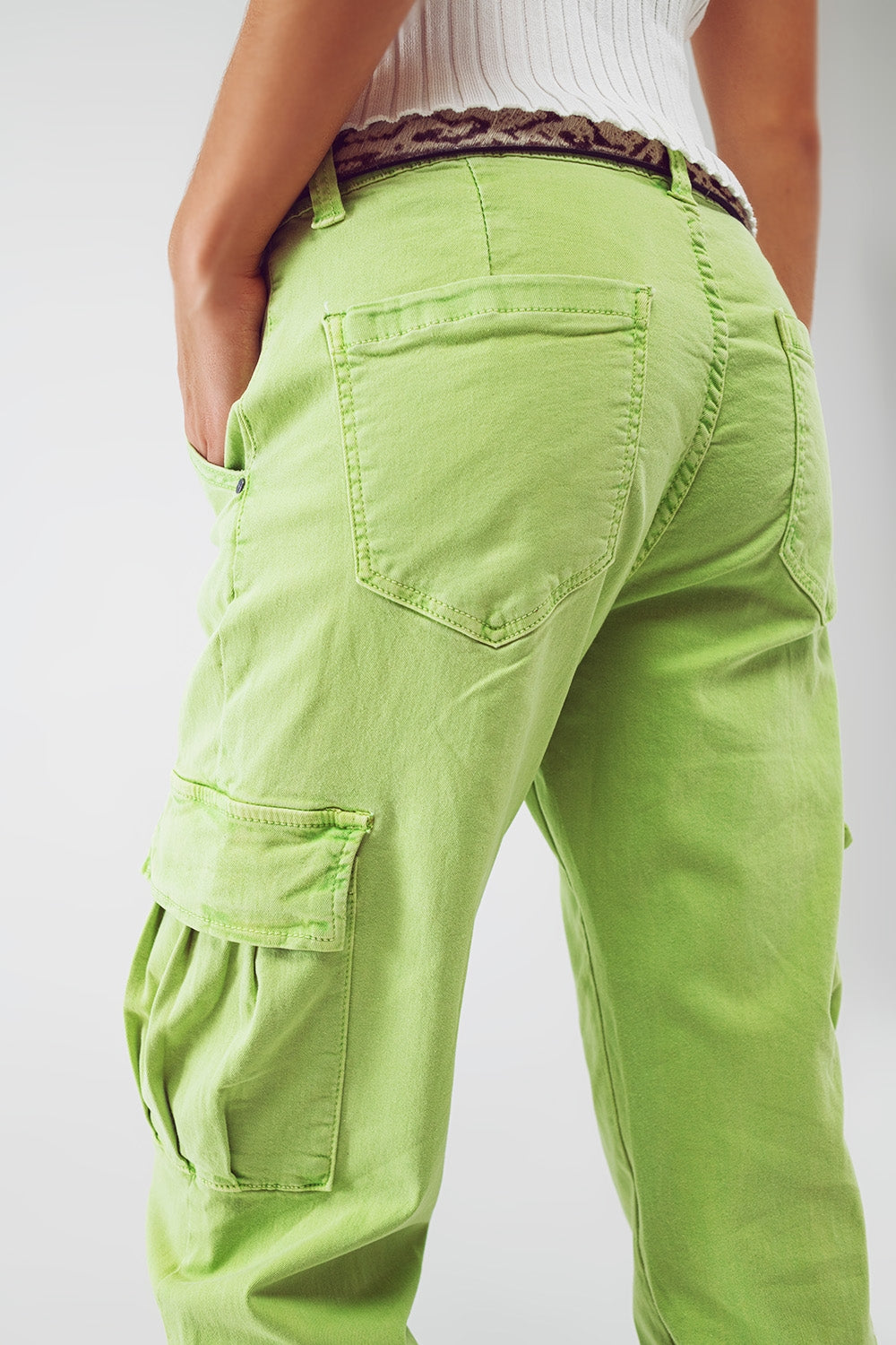 Pantaloni cargo verde menta con vita e fondo elasticizzati