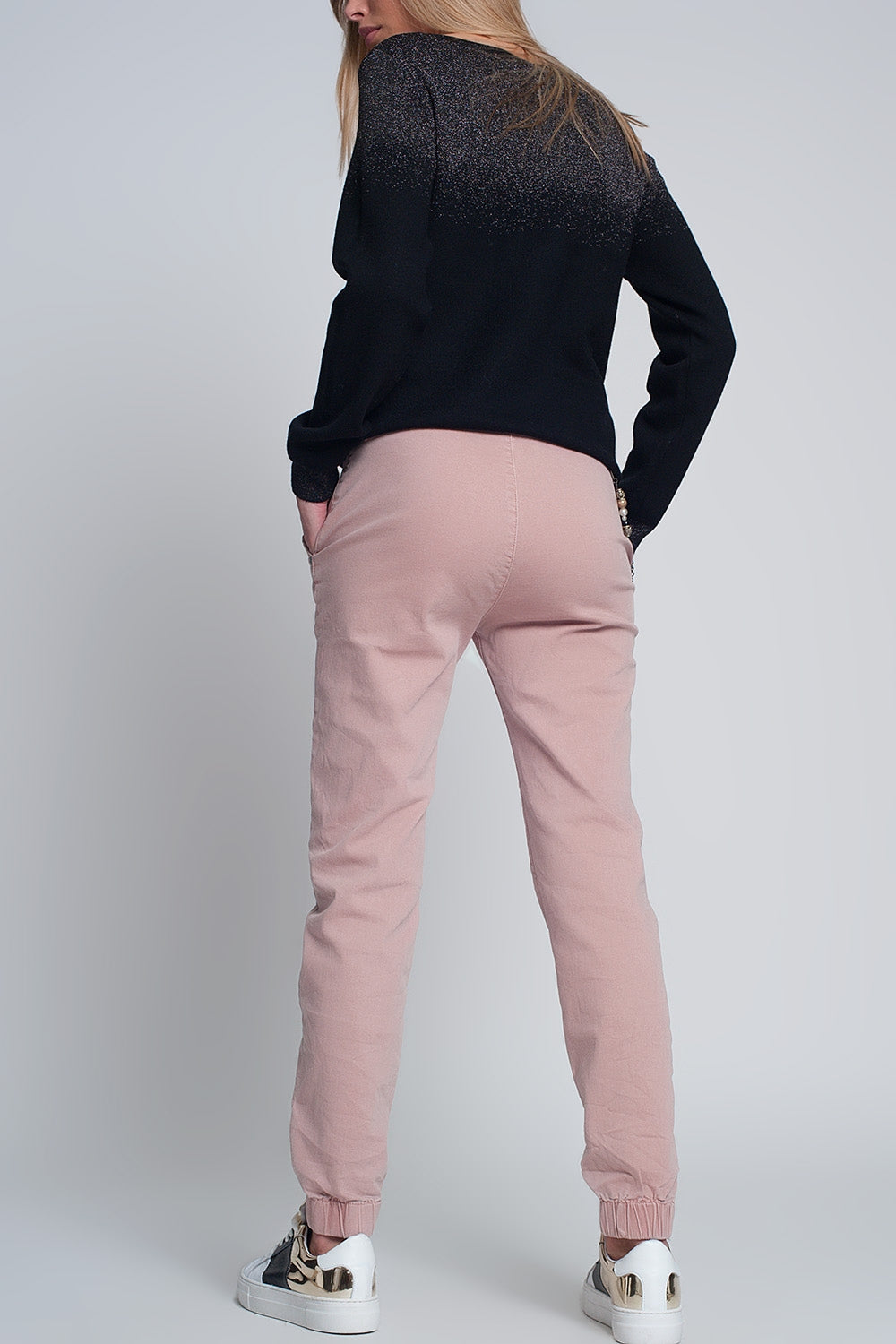 Pantaloni con elastico sul fondo e catena rosa