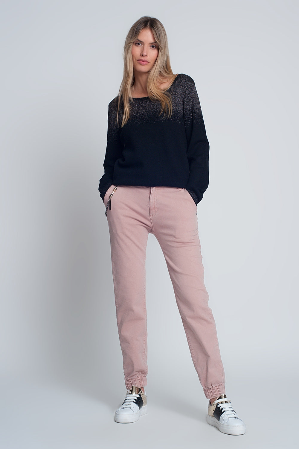 Pantaloni con elastico sul fondo e catena rosa