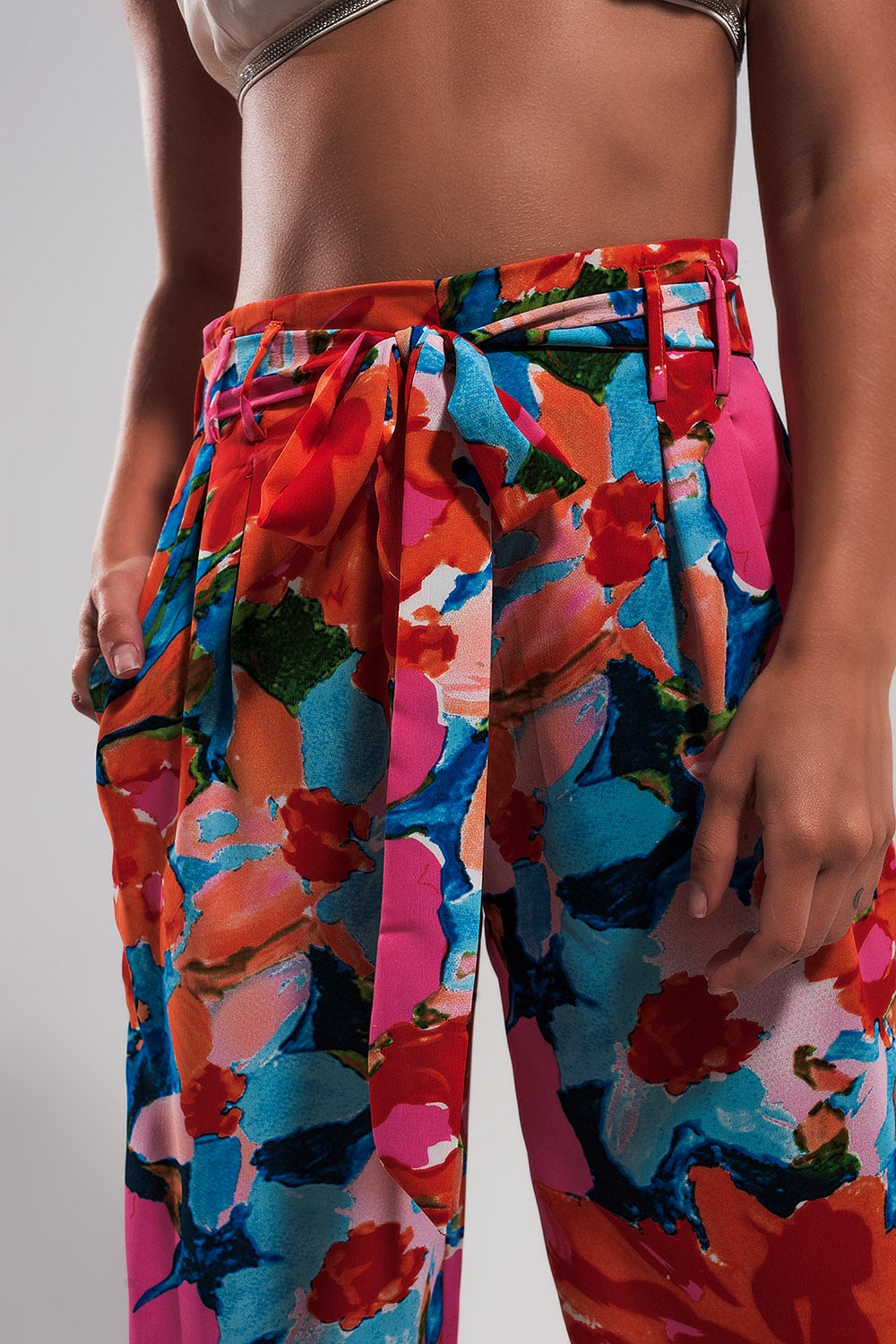 Pantaloni con elastico sul retro a fiori vivaci
