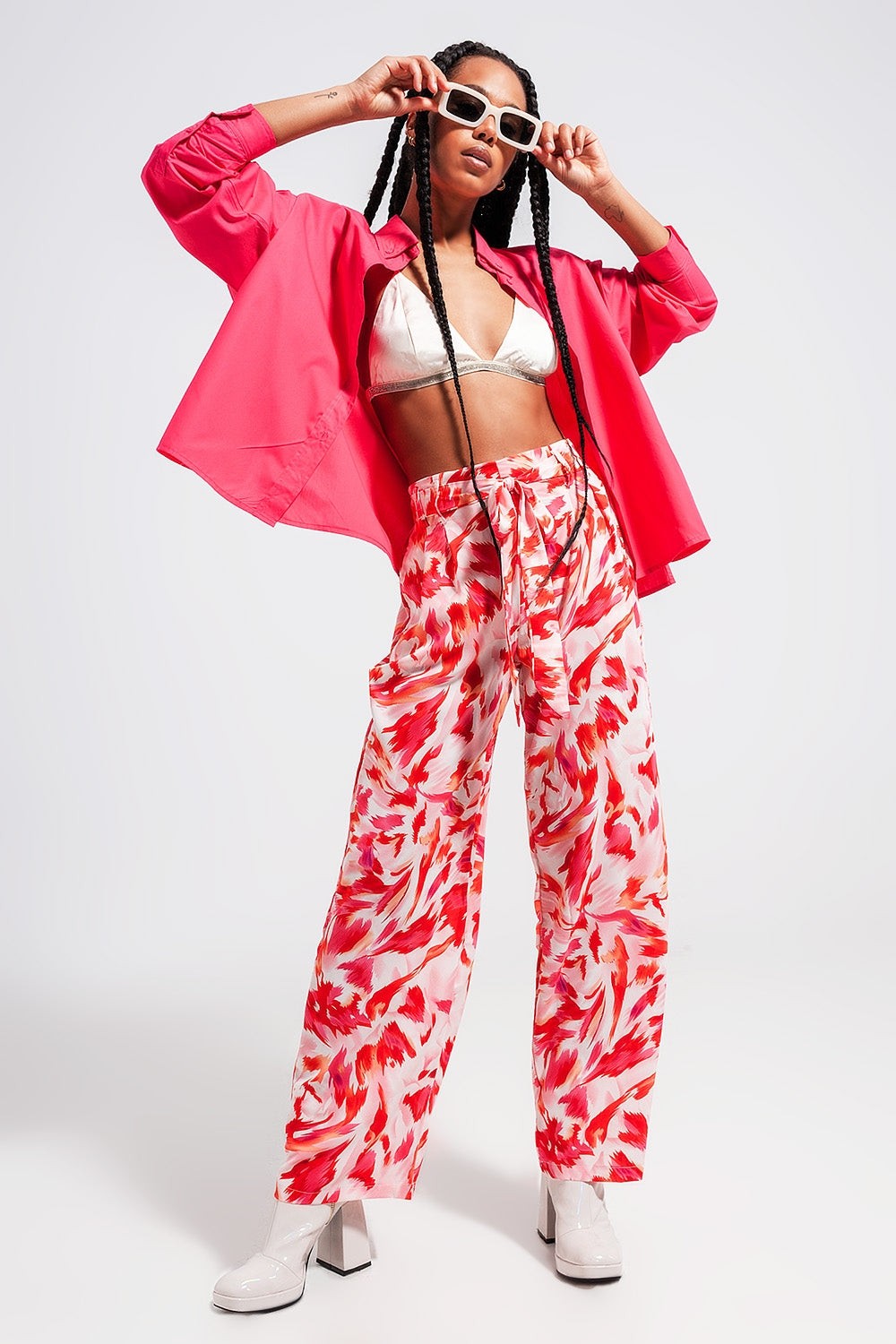 Pantaloni con fondo ampio e cintura in color fuchsia