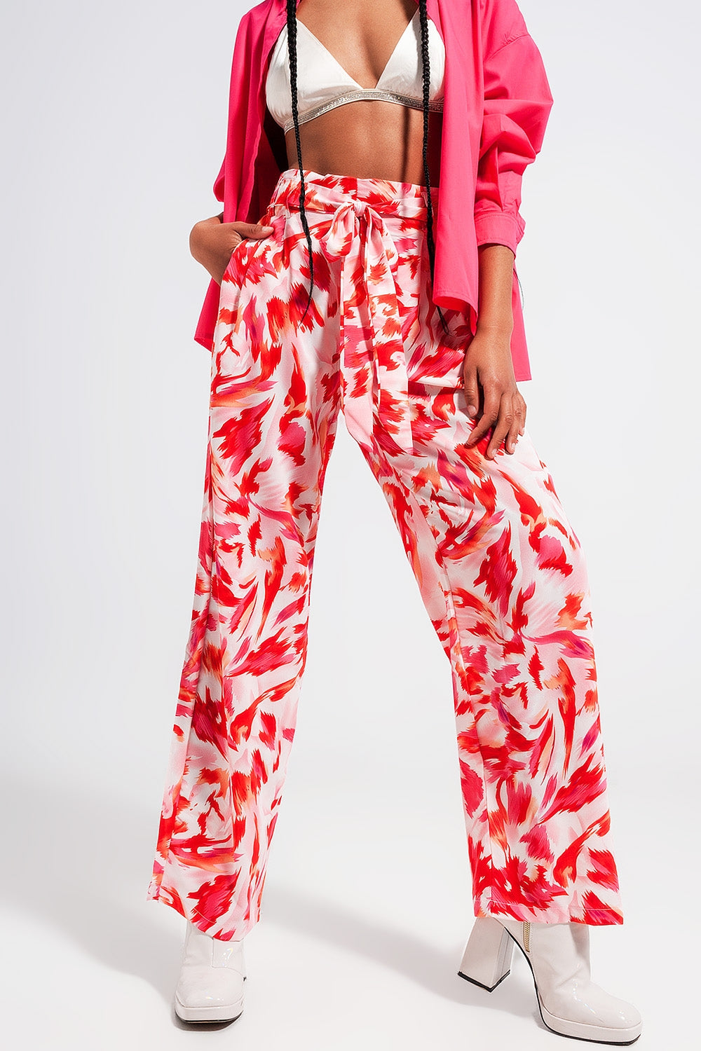 Pantaloni con fondo ampio e cintura in color fuchsia